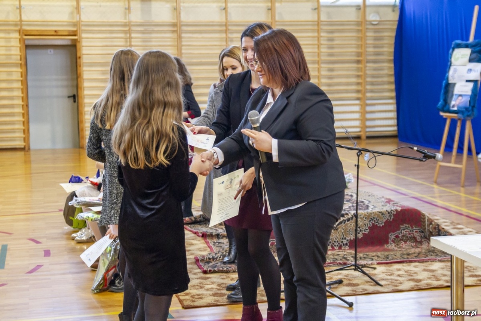 Zdjęcie w galerii na portalu naszraciborz.pl: Wielkie kolędowanie w szkole w Kornowacu wiadomości z regionu