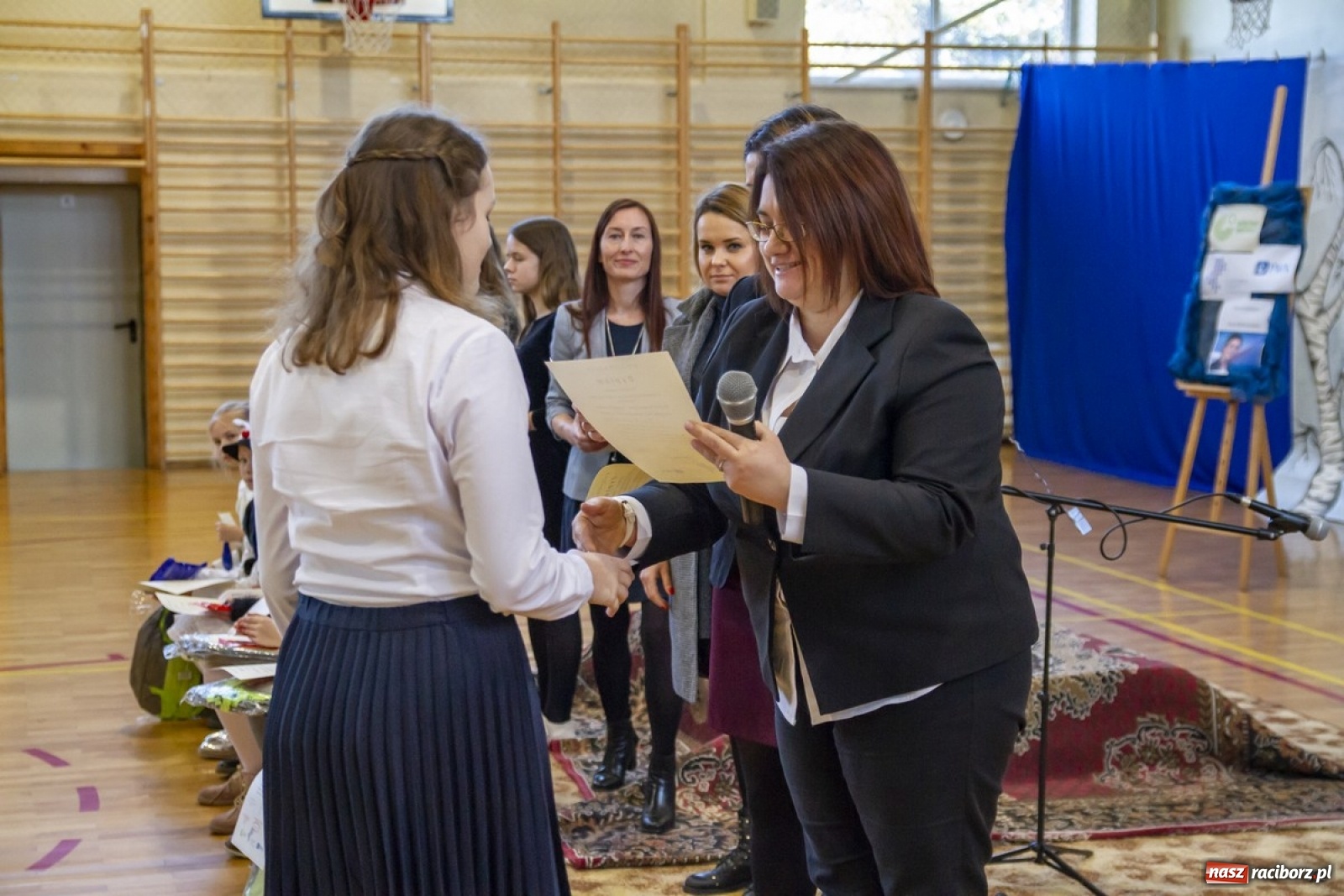 Zdjęcie w galerii na portalu naszraciborz.pl: Wielkie kolędowanie w szkole w Kornowacu wiadomości z regionu