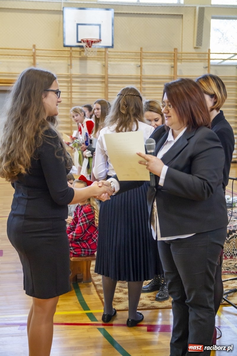 Zdjęcie w galerii na portalu naszraciborz.pl: Wielkie kolędowanie w szkole w Kornowacu wiadomości z regionu