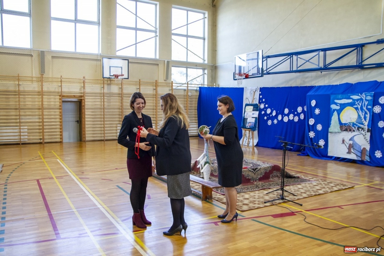 Zdjęcie w galerii na portalu naszraciborz.pl: Wielkie kolędowanie w szkole w Kornowacu wiadomości z regionu