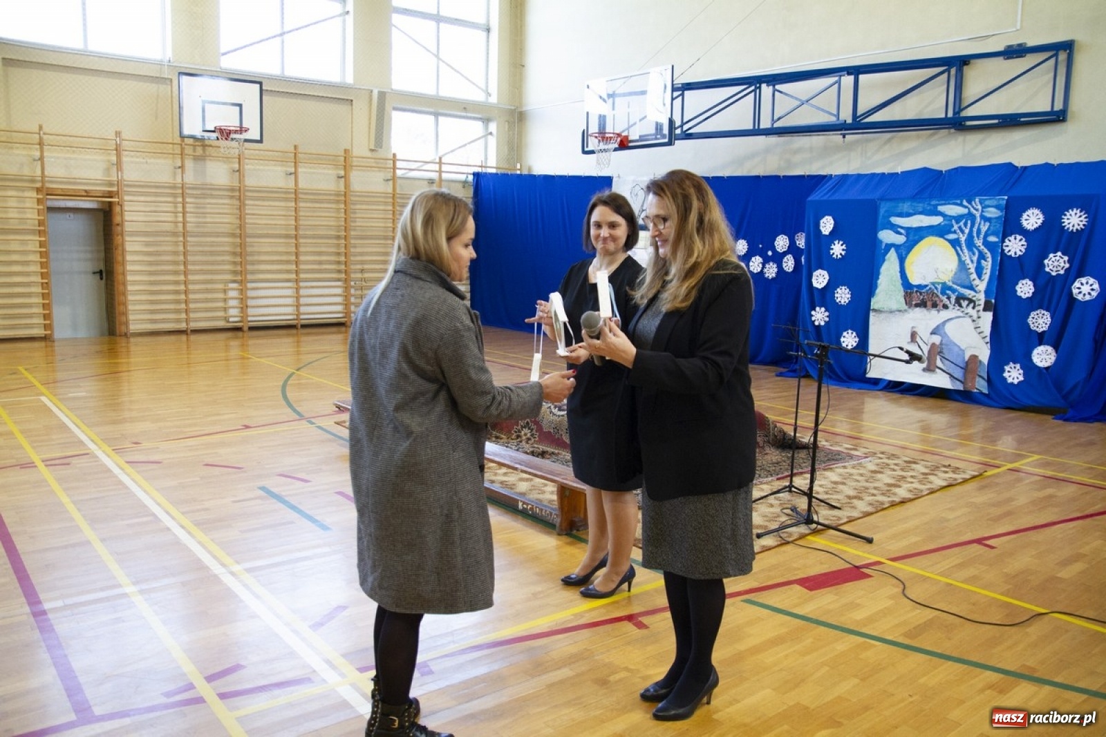 Zdjęcie w galerii na portalu naszraciborz.pl: Wielkie kolędowanie w szkole w Kornowacu wiadomości z regionu