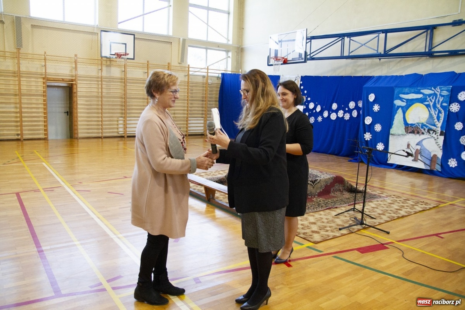 Zdjęcie w galerii na portalu naszraciborz.pl: Wielkie kolędowanie w szkole w Kornowacu wiadomości z regionu