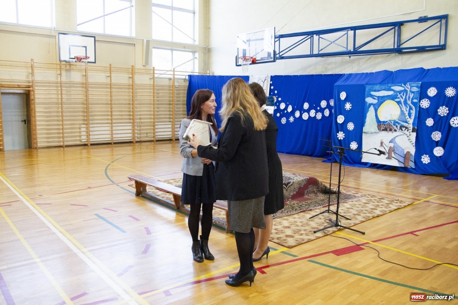 Zdjęcie w galerii na portalu naszraciborz.pl: Wielkie kolędowanie w szkole w Kornowacu wiadomości z regionu