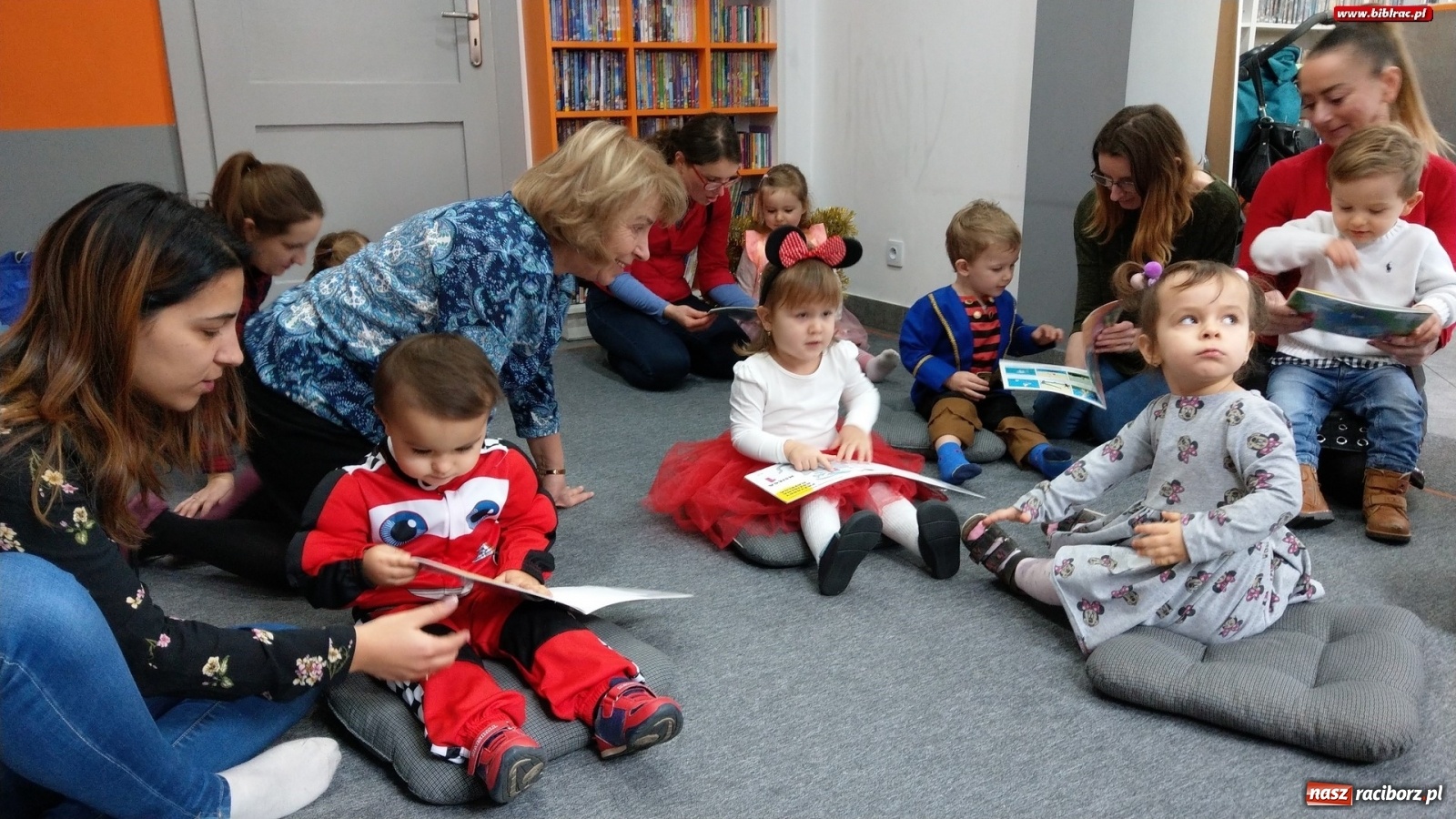 Zdjęcie w galerii na portalu naszraciborz.pl: Bal z Koziołkiem Matołkiem w bibliotece na Ostrogu wiadomości z regionu
