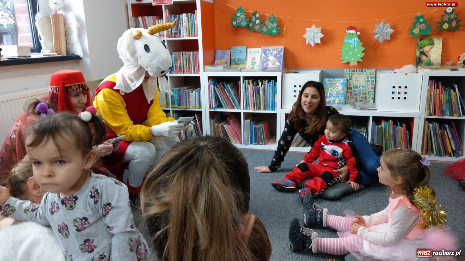 Zdjęcie w galerii na portalu naszraciborz.pl: Bal z Koziołkiem Matołkiem w bibliotece na Ostrogu wiadomości z regionu