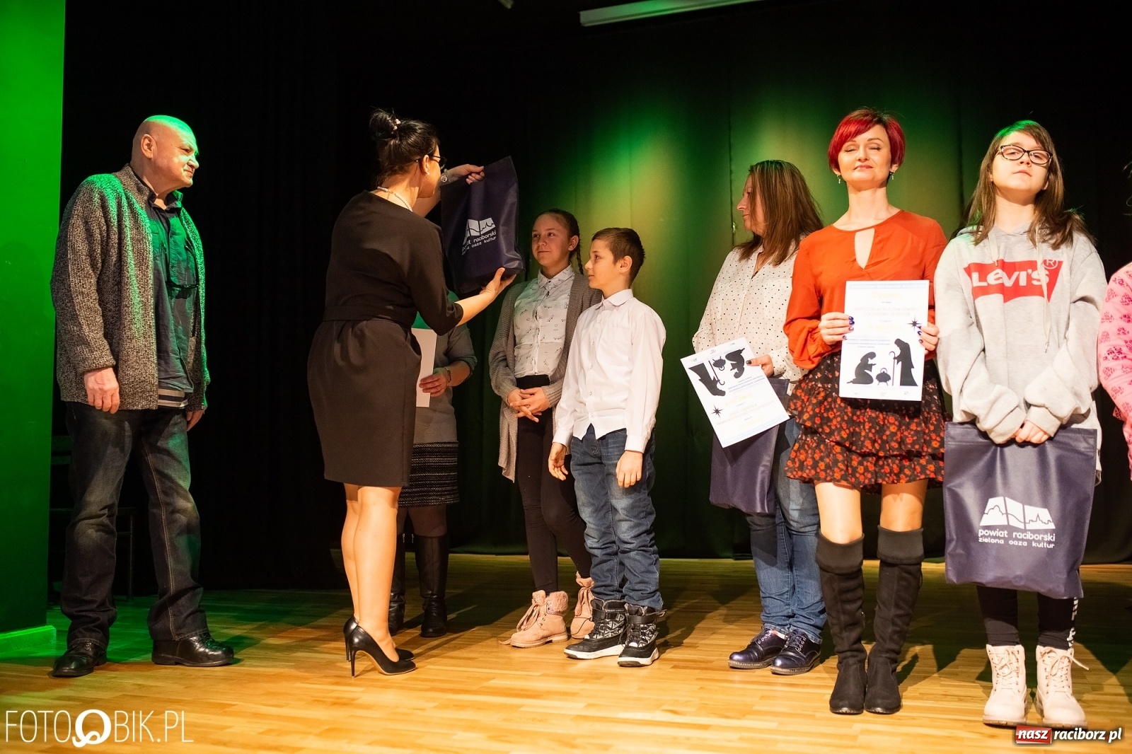 Zdjęcie w galerii na portalu naszraciborz.pl: Nagrodzono najlepszych aktorów Powiatowego Przeglądu Widowisk Bożonarodzeniowych wiadomości z regionu