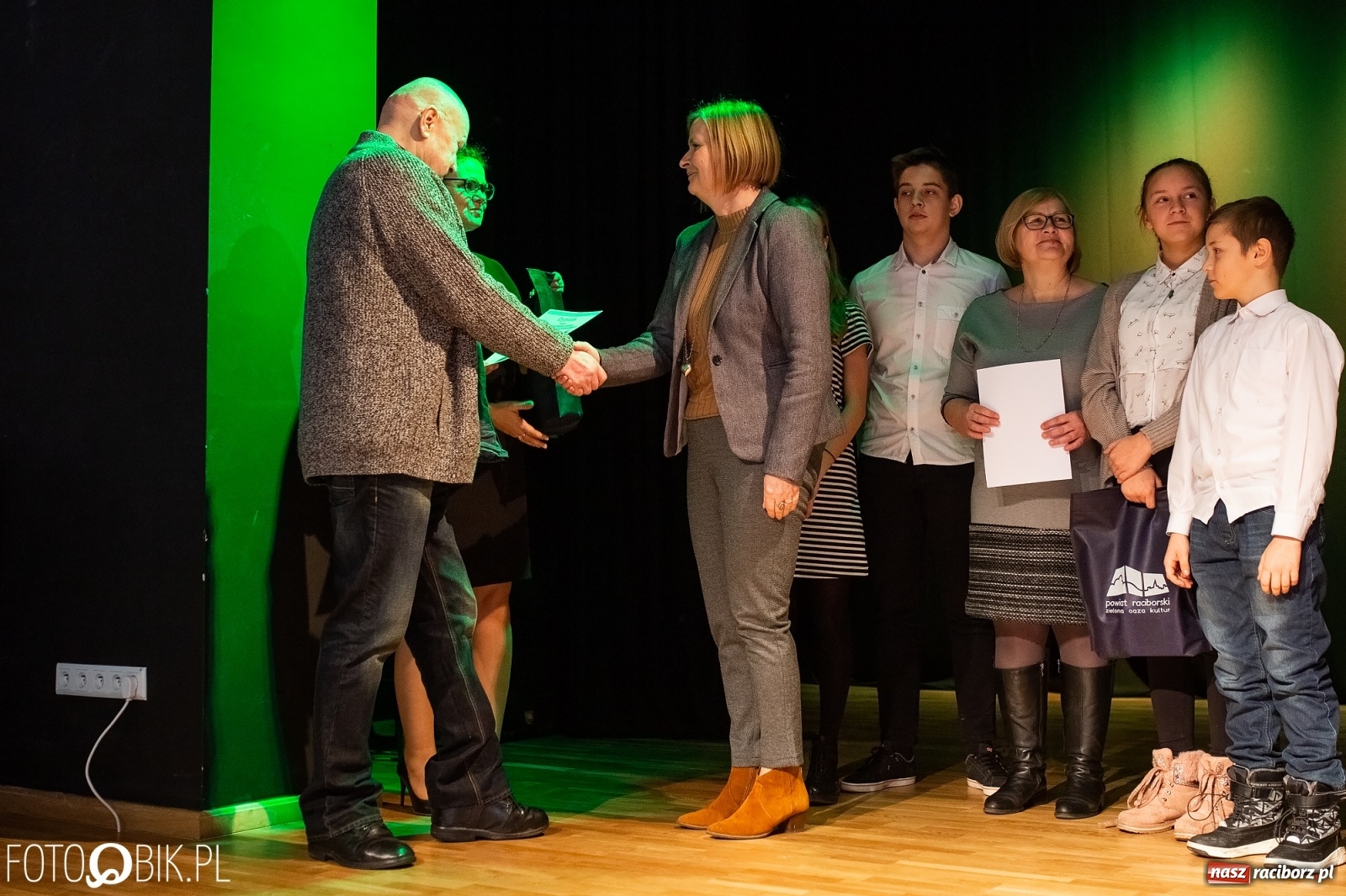 Zdjęcie w galerii na portalu naszraciborz.pl: Nagrodzono najlepszych aktorów Powiatowego Przeglądu Widowisk Bożonarodzeniowych wiadomości z regionu