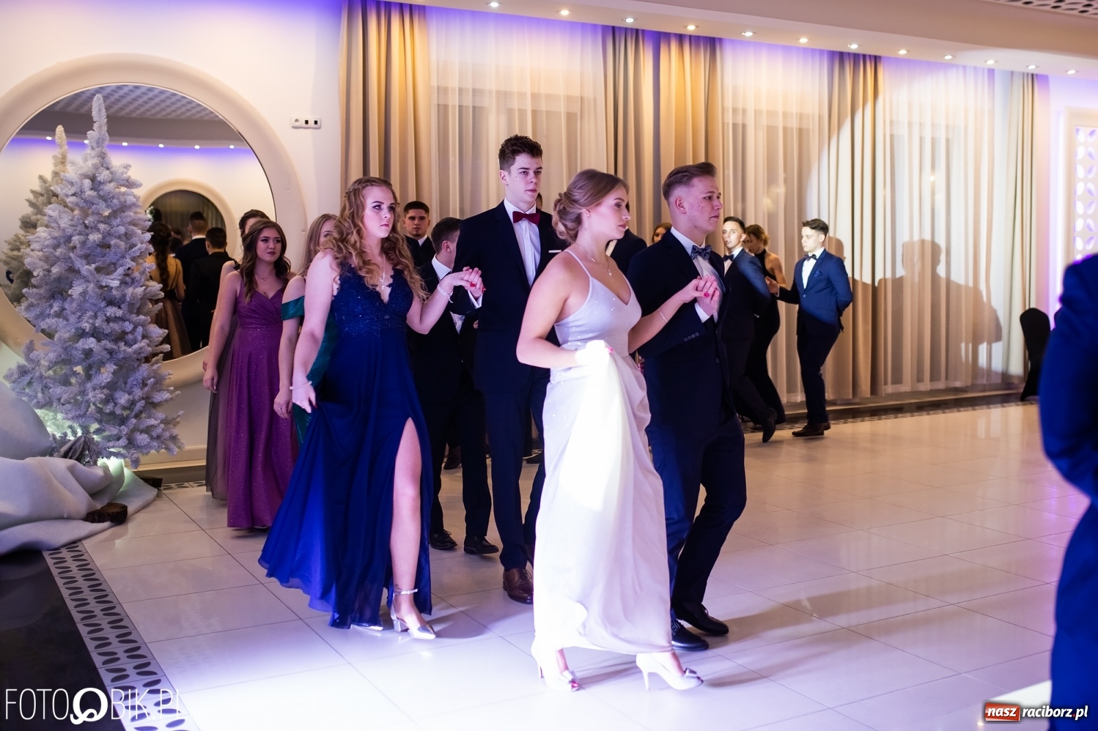 Zdjęcie w galerii na portalu naszraciborz.pl: Sportowcy i mundurowcy z ZSOMS Racibórz otworzyli sezon studniówek [FOTO i WIDEO] wiadomości z regionu