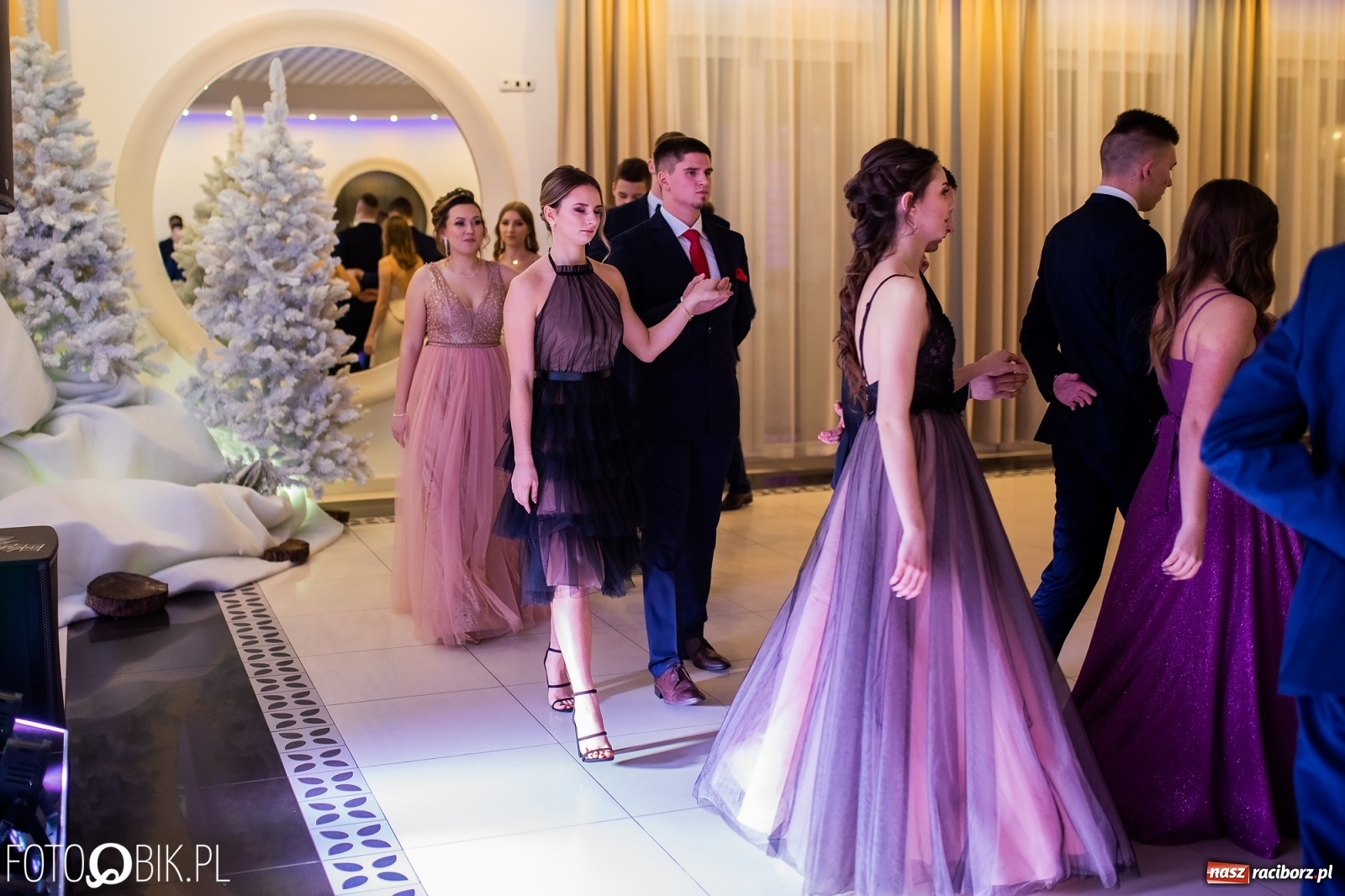 Zdjęcie w galerii na portalu naszraciborz.pl: Sportowcy i mundurowcy z ZSOMS Racibórz otworzyli sezon studniówek [FOTO i WIDEO] wiadomości z regionu