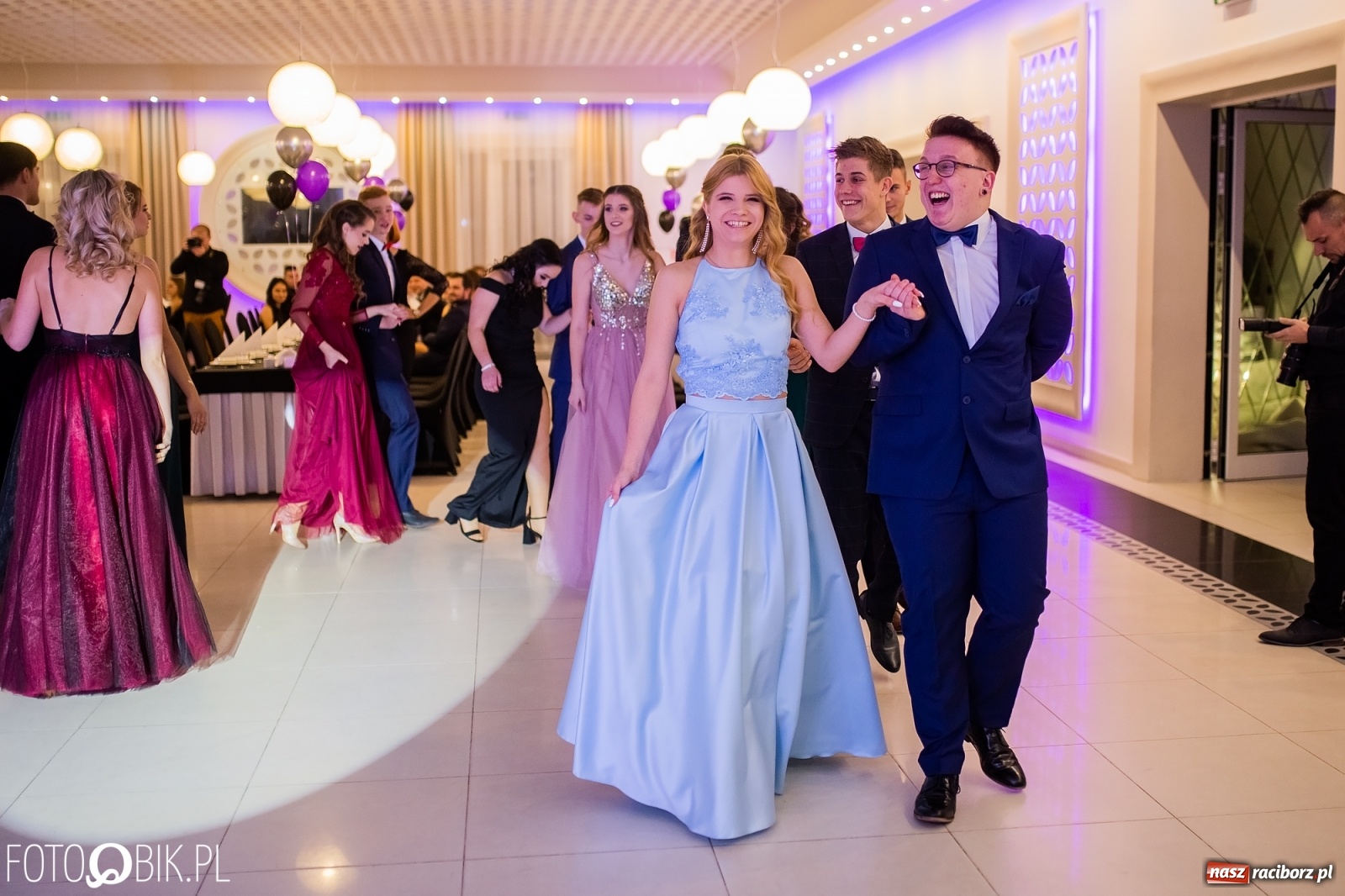 Zdjęcie w galerii na portalu naszraciborz.pl: Sportowcy i mundurowcy z ZSOMS Racibórz otworzyli sezon studniówek [FOTO i WIDEO] wiadomości z regionu