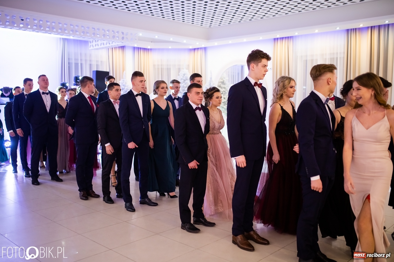 Zdjęcie w galerii na portalu naszraciborz.pl: Sportowcy i mundurowcy z ZSOMS Racibórz otworzyli sezon studniówek [FOTO i WIDEO] wiadomości z regionu