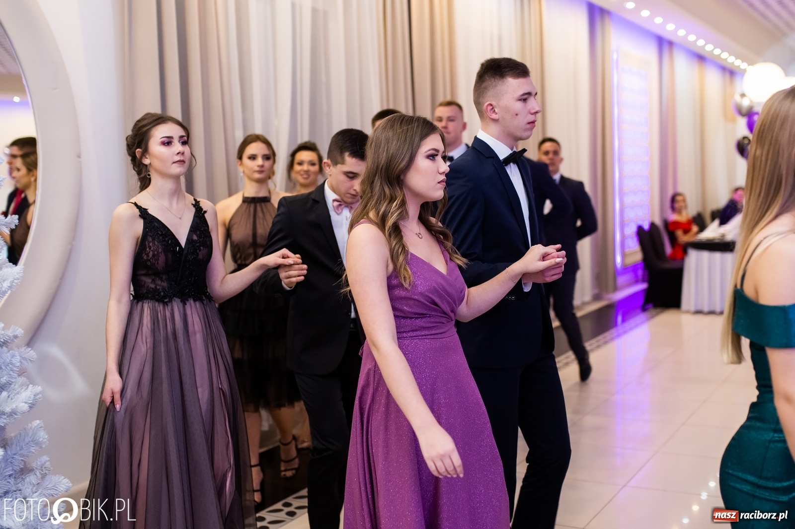 Zdjęcie w galerii na portalu naszraciborz.pl: Sportowcy i mundurowcy z ZSOMS Racibórz otworzyli sezon studniówek [FOTO i WIDEO] wiadomości z regionu