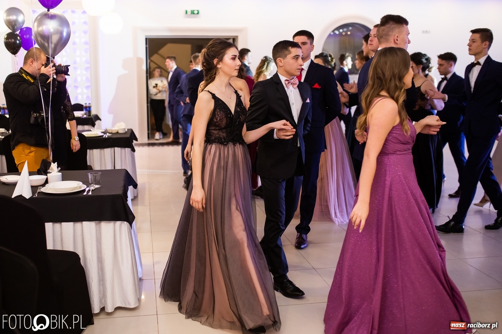 Zdjęcie w galerii na portalu naszraciborz.pl: Sportowcy i mundurowcy z ZSOMS Racibórz otworzyli sezon studniówek [FOTO i WIDEO] wiadomości z regionu