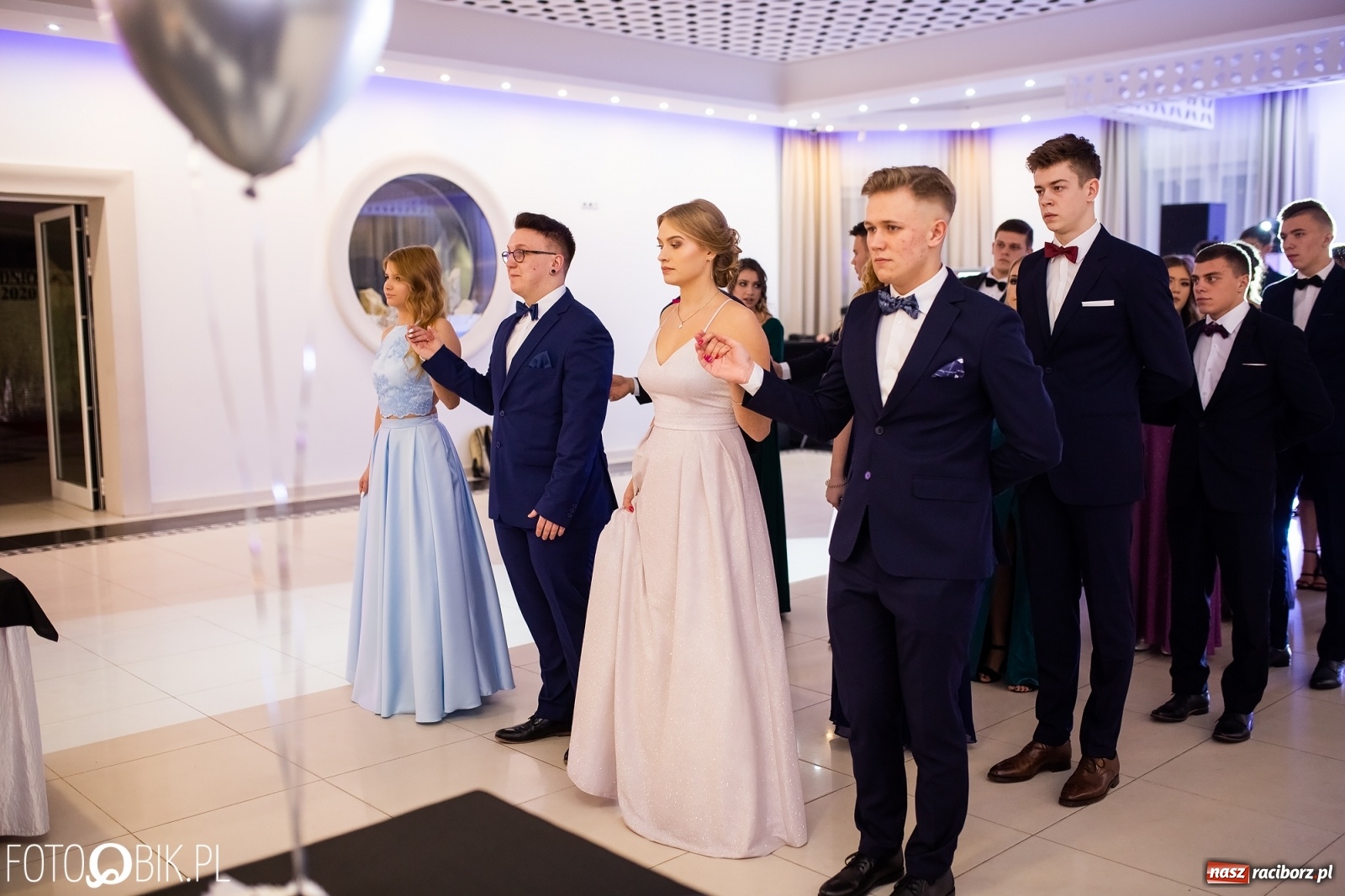 Zdjęcie w galerii na portalu naszraciborz.pl: Sportowcy i mundurowcy z ZSOMS Racibórz otworzyli sezon studniówek [FOTO i WIDEO] wiadomości z regionu