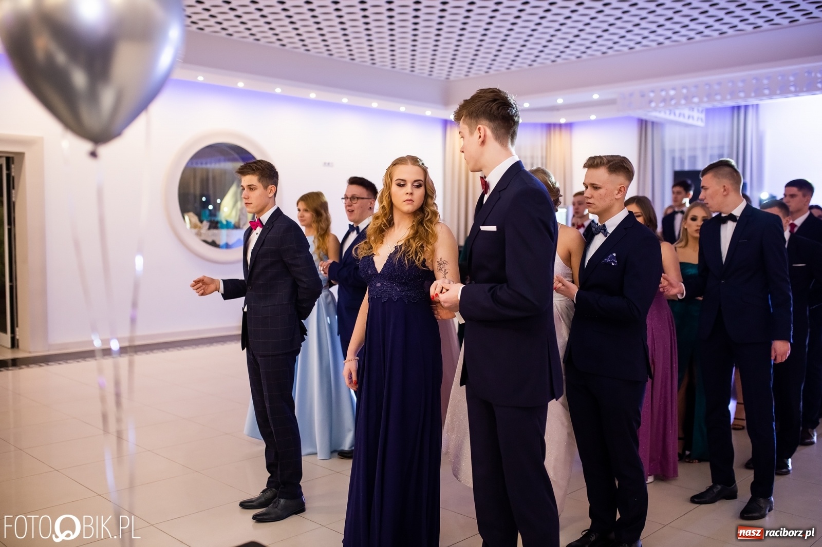 Zdjęcie w galerii na portalu naszraciborz.pl: Sportowcy i mundurowcy z ZSOMS Racibórz otworzyli sezon studniówek [FOTO i WIDEO] wiadomości z regionu