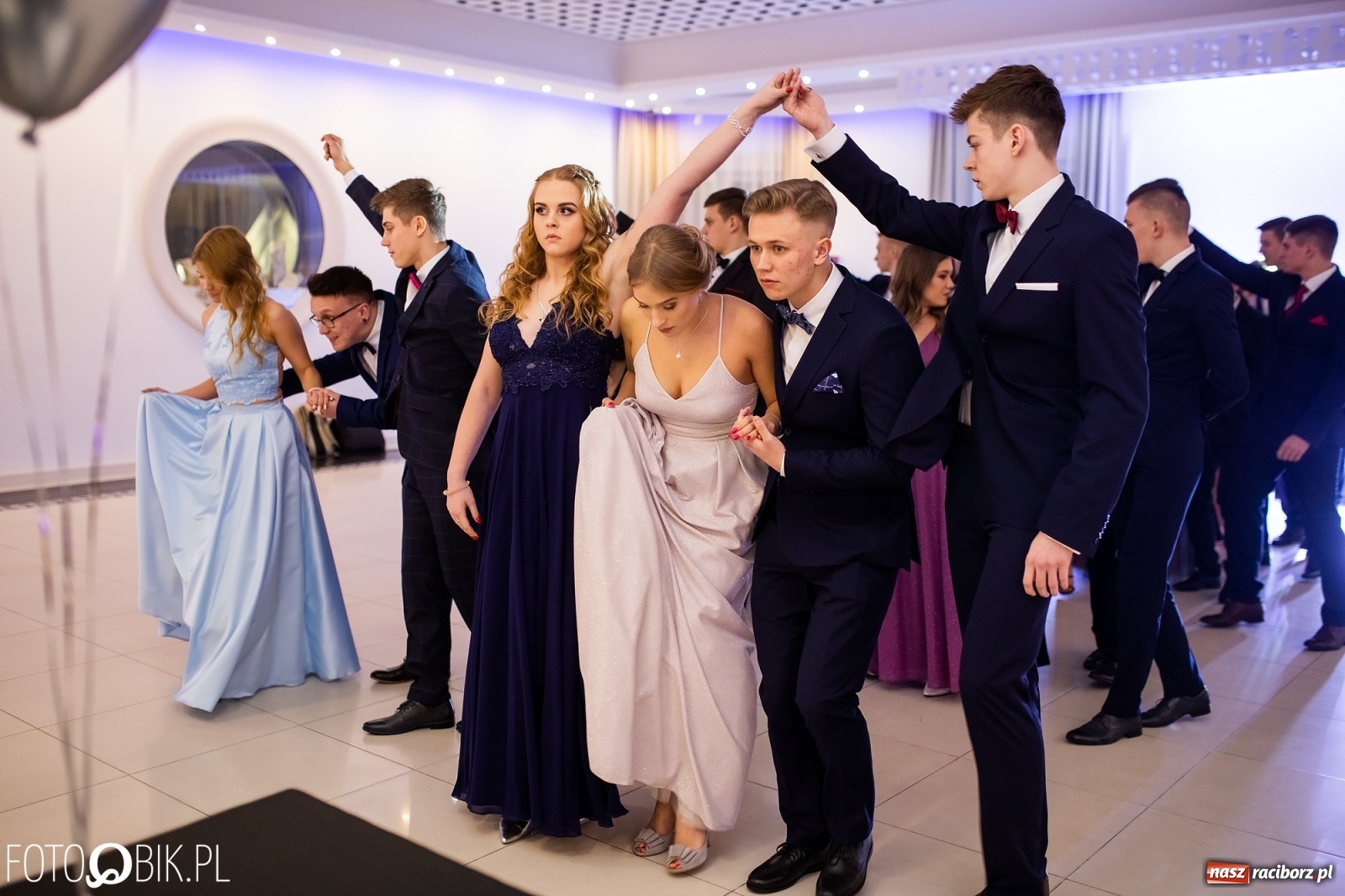 Zdjęcie w galerii na portalu naszraciborz.pl: Sportowcy i mundurowcy z ZSOMS Racibórz otworzyli sezon studniówek [FOTO i WIDEO] wiadomości z regionu