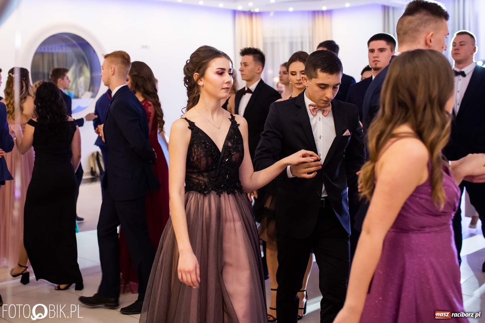 Zdjęcie w galerii na portalu naszraciborz.pl: Sportowcy i mundurowcy z ZSOMS Racibórz otworzyli sezon studniówek [FOTO i WIDEO] wiadomości z regionu