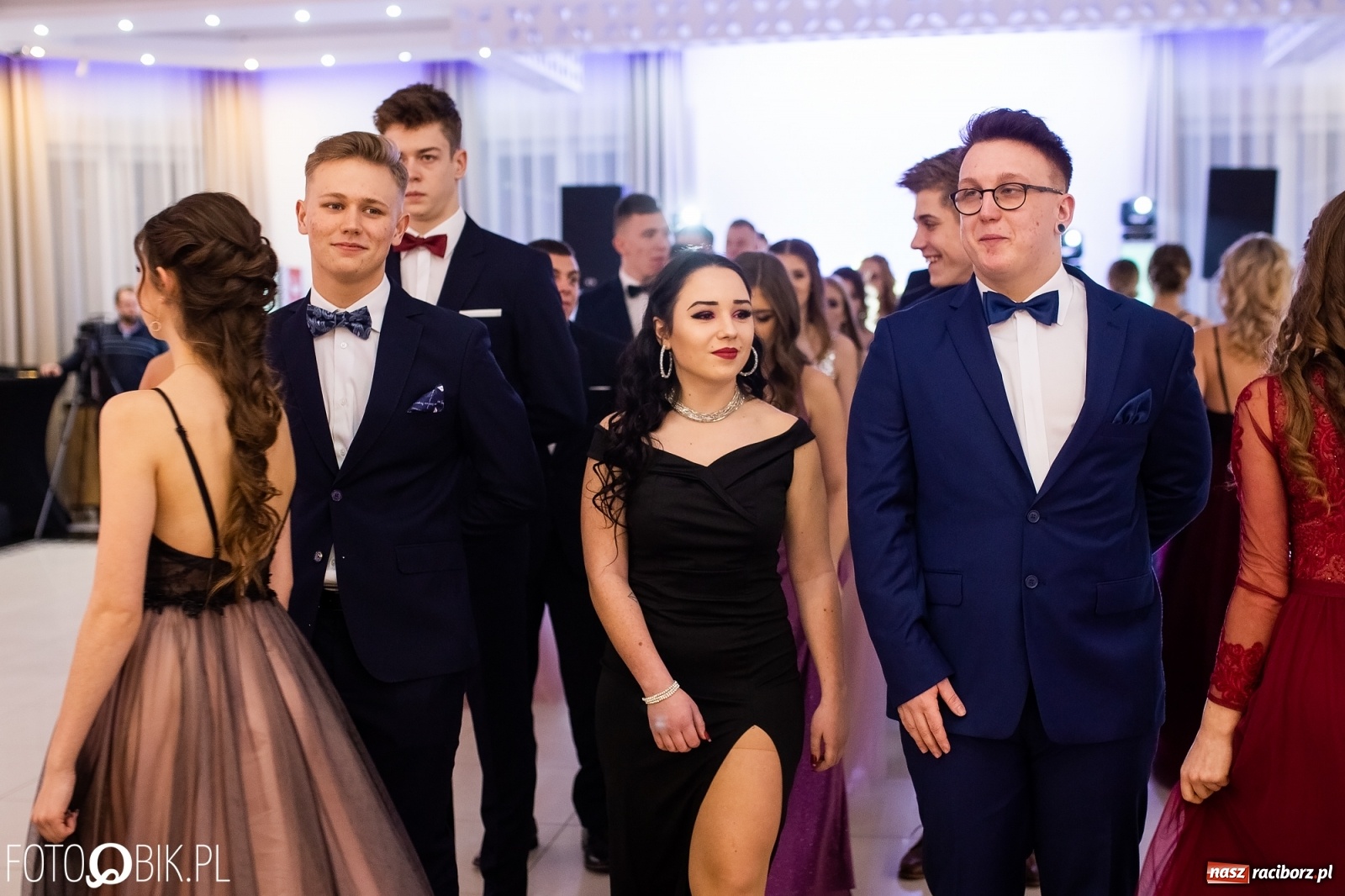 Zdjęcie w galerii na portalu naszraciborz.pl: Sportowcy i mundurowcy z ZSOMS Racibórz otworzyli sezon studniówek [FOTO i WIDEO] wiadomości z regionu