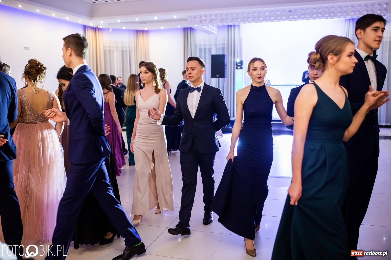 Zdjęcie w galerii na portalu naszraciborz.pl: Sportowcy i mundurowcy z ZSOMS Racibórz otworzyli sezon studniówek [FOTO i WIDEO] wiadomości z regionu