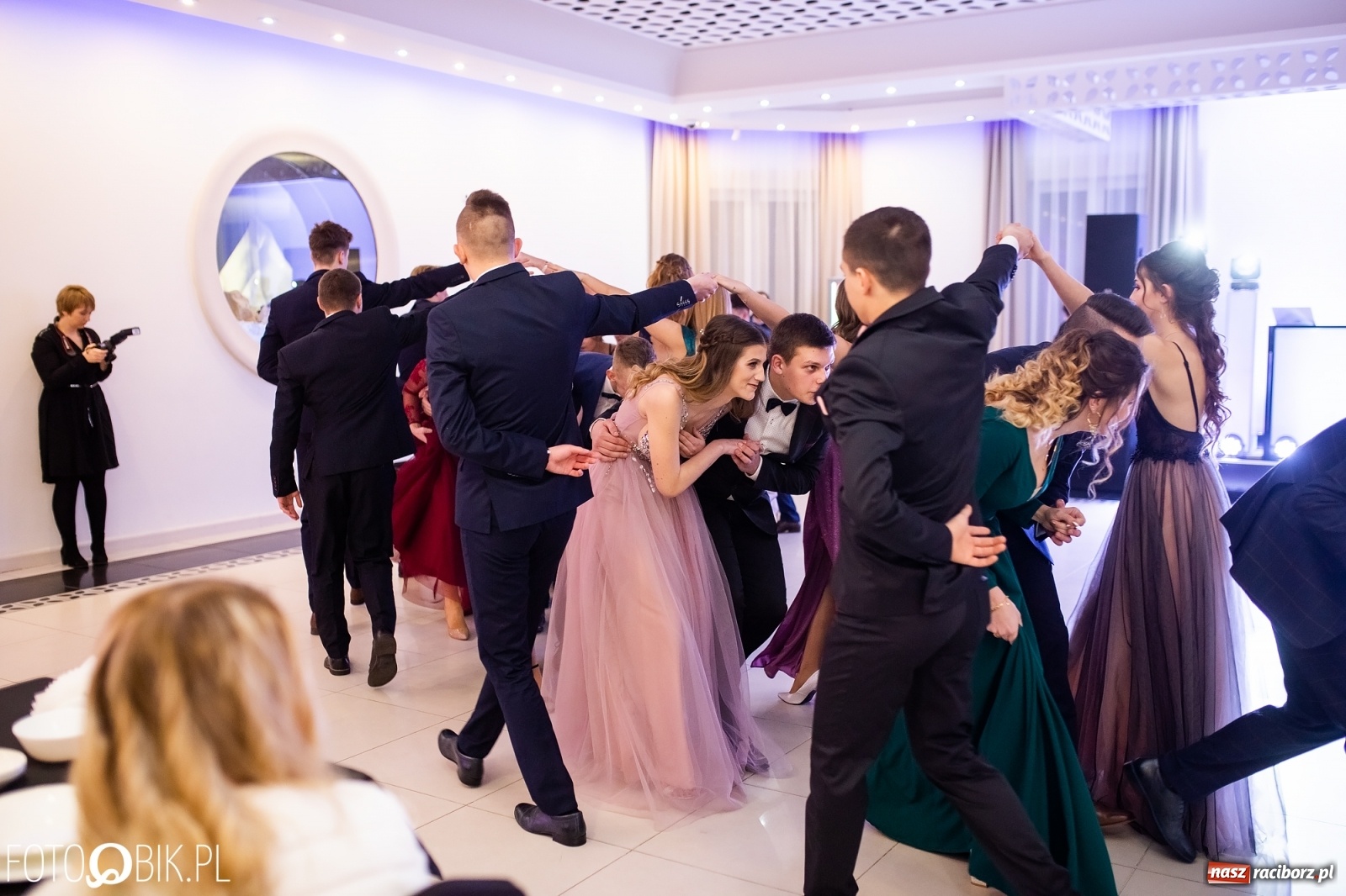 Zdjęcie w galerii na portalu naszraciborz.pl: Sportowcy i mundurowcy z ZSOMS Racibórz otworzyli sezon studniówek [FOTO i WIDEO] wiadomości z regionu