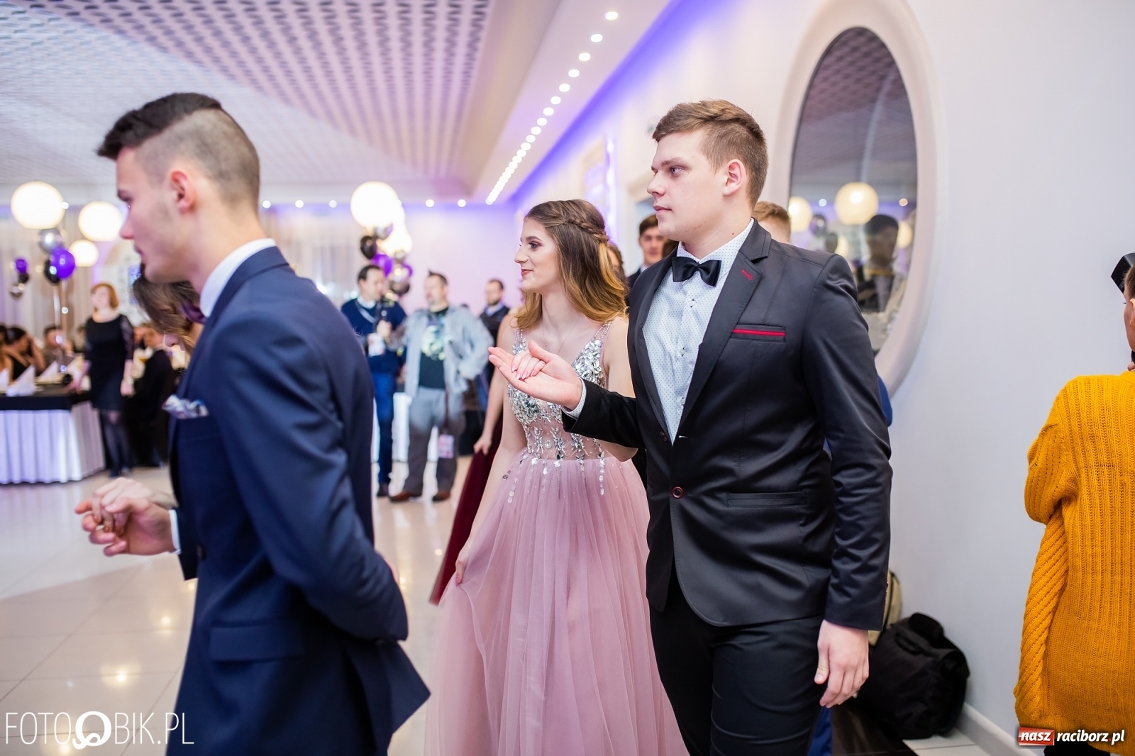 Zdjęcie w galerii na portalu naszraciborz.pl: Sportowcy i mundurowcy z ZSOMS Racibórz otworzyli sezon studniówek [FOTO i WIDEO] wiadomości z regionu