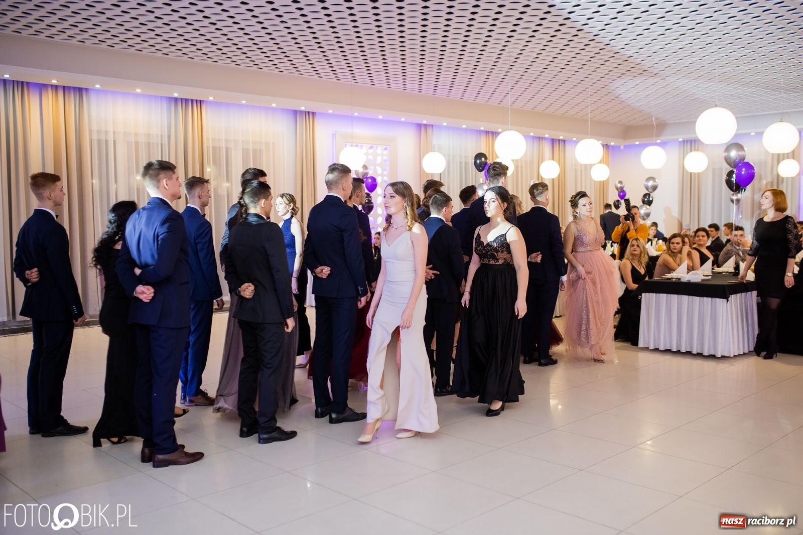 Zdjęcie w galerii na portalu naszraciborz.pl: Sportowcy i mundurowcy z ZSOMS Racibórz otworzyli sezon studniówek [FOTO i WIDEO] wiadomości z regionu