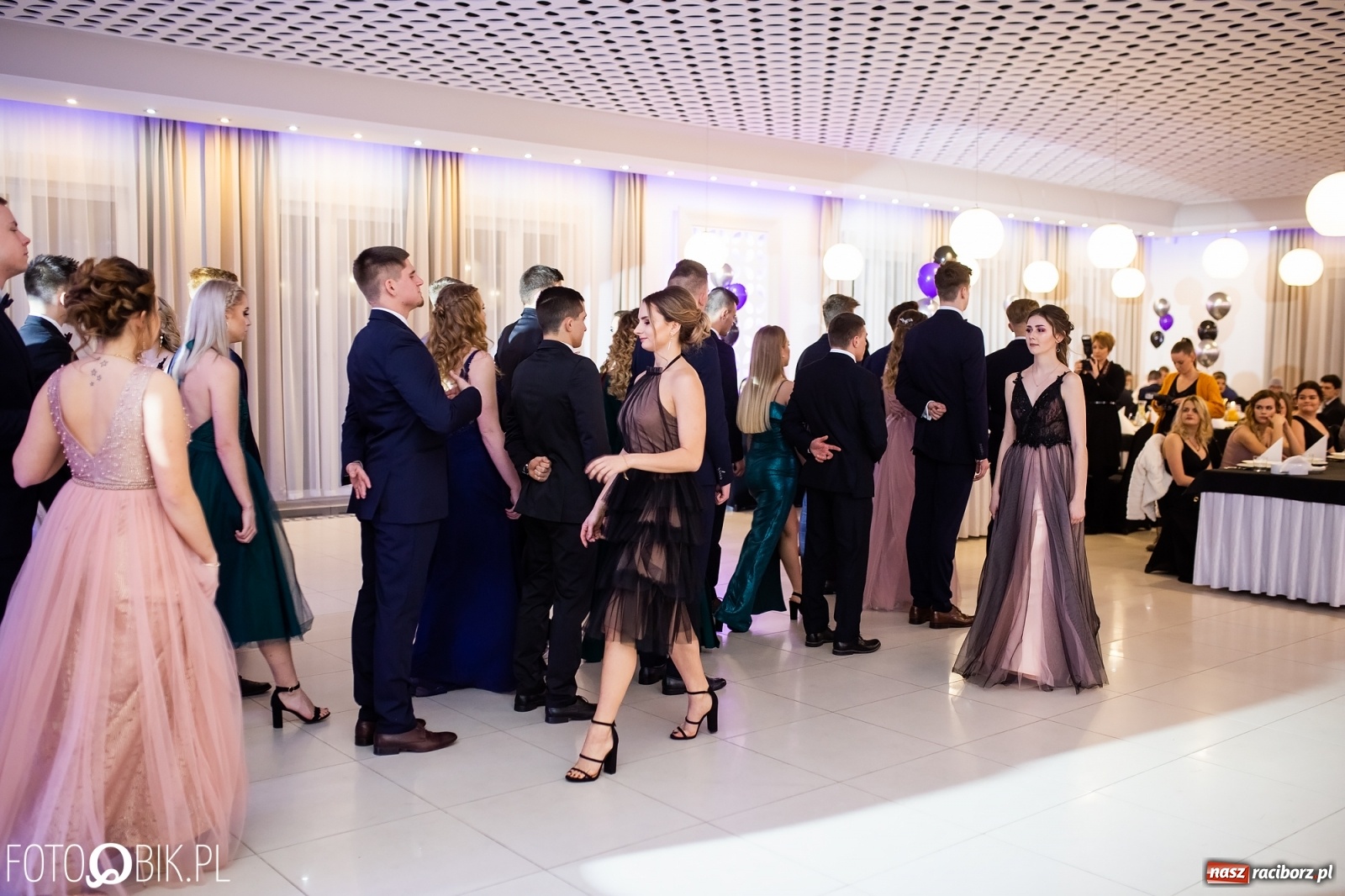 Zdjęcie w galerii na portalu naszraciborz.pl: Sportowcy i mundurowcy z ZSOMS Racibórz otworzyli sezon studniówek [FOTO i WIDEO] wiadomości z regionu