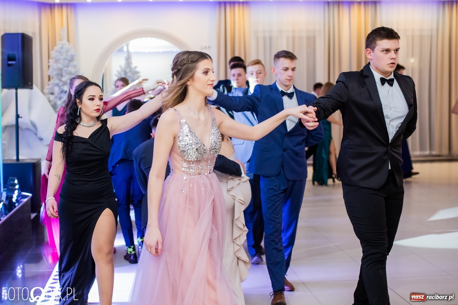 Zdjęcie w galerii na portalu naszraciborz.pl: Sportowcy i mundurowcy z ZSOMS Racibórz otworzyli sezon studniówek [FOTO i WIDEO] wiadomości z regionu