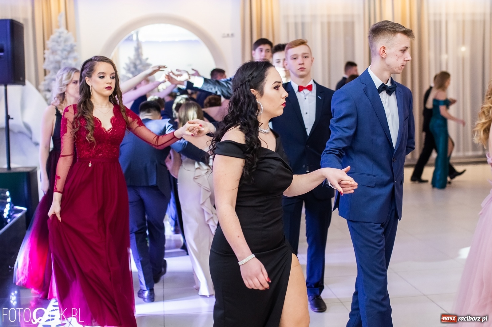 Zdjęcie w galerii na portalu naszraciborz.pl: Sportowcy i mundurowcy z ZSOMS Racibórz otworzyli sezon studniówek [FOTO i WIDEO] wiadomości z regionu