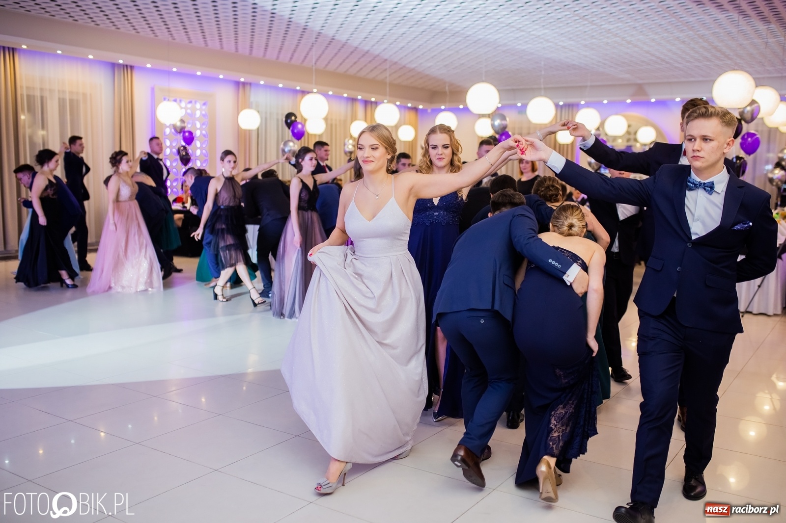 Zdjęcie w galerii na portalu naszraciborz.pl: Sportowcy i mundurowcy z ZSOMS Racibórz otworzyli sezon studniówek [FOTO i WIDEO] wiadomości z regionu