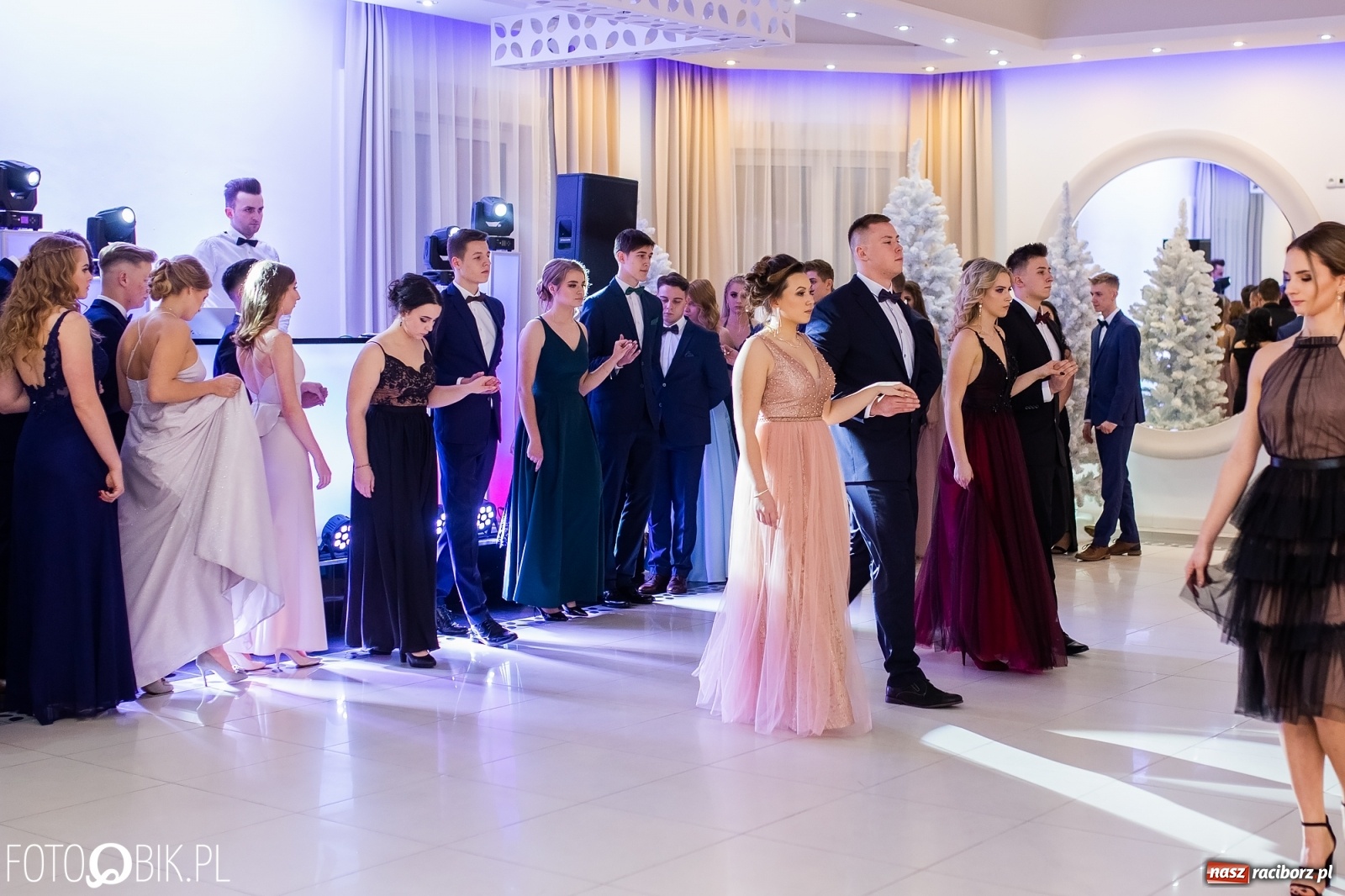 Zdjęcie w galerii na portalu naszraciborz.pl: Sportowcy i mundurowcy z ZSOMS Racibórz otworzyli sezon studniówek [FOTO i WIDEO] wiadomości z regionu