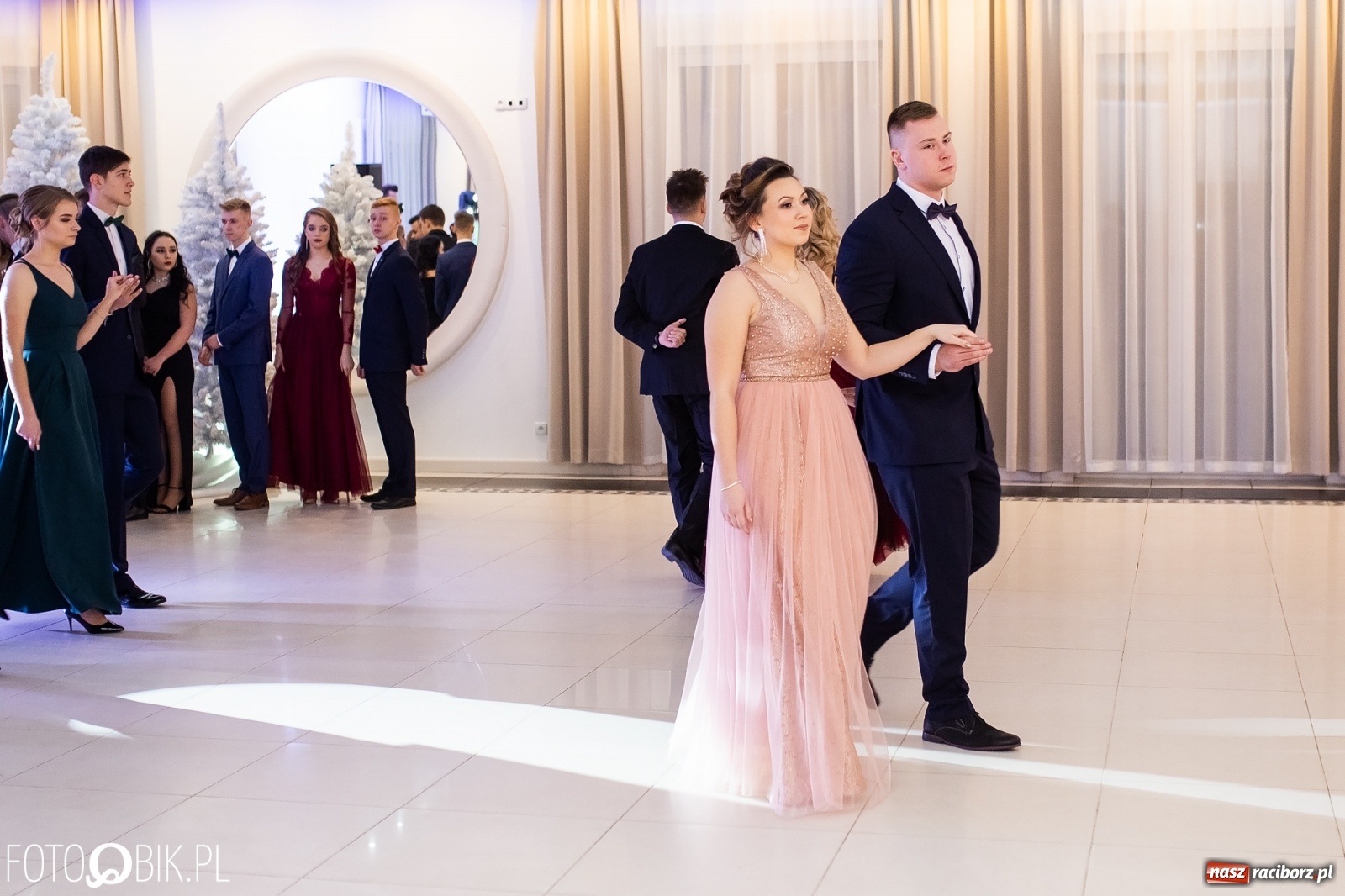 Zdjęcie w galerii na portalu naszraciborz.pl: Sportowcy i mundurowcy z ZSOMS Racibórz otworzyli sezon studniówek [FOTO i WIDEO] wiadomości z regionu