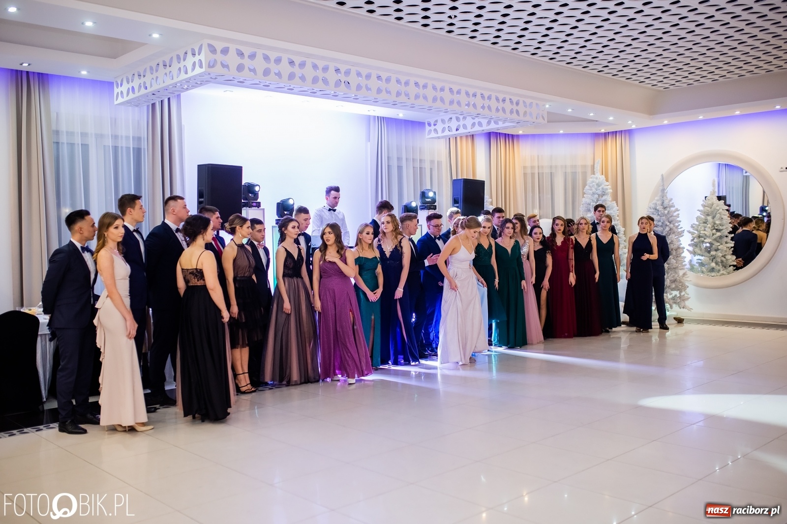 Zdjęcie w galerii na portalu naszraciborz.pl: Sportowcy i mundurowcy z ZSOMS Racibórz otworzyli sezon studniówek [FOTO i WIDEO] wiadomości z regionu