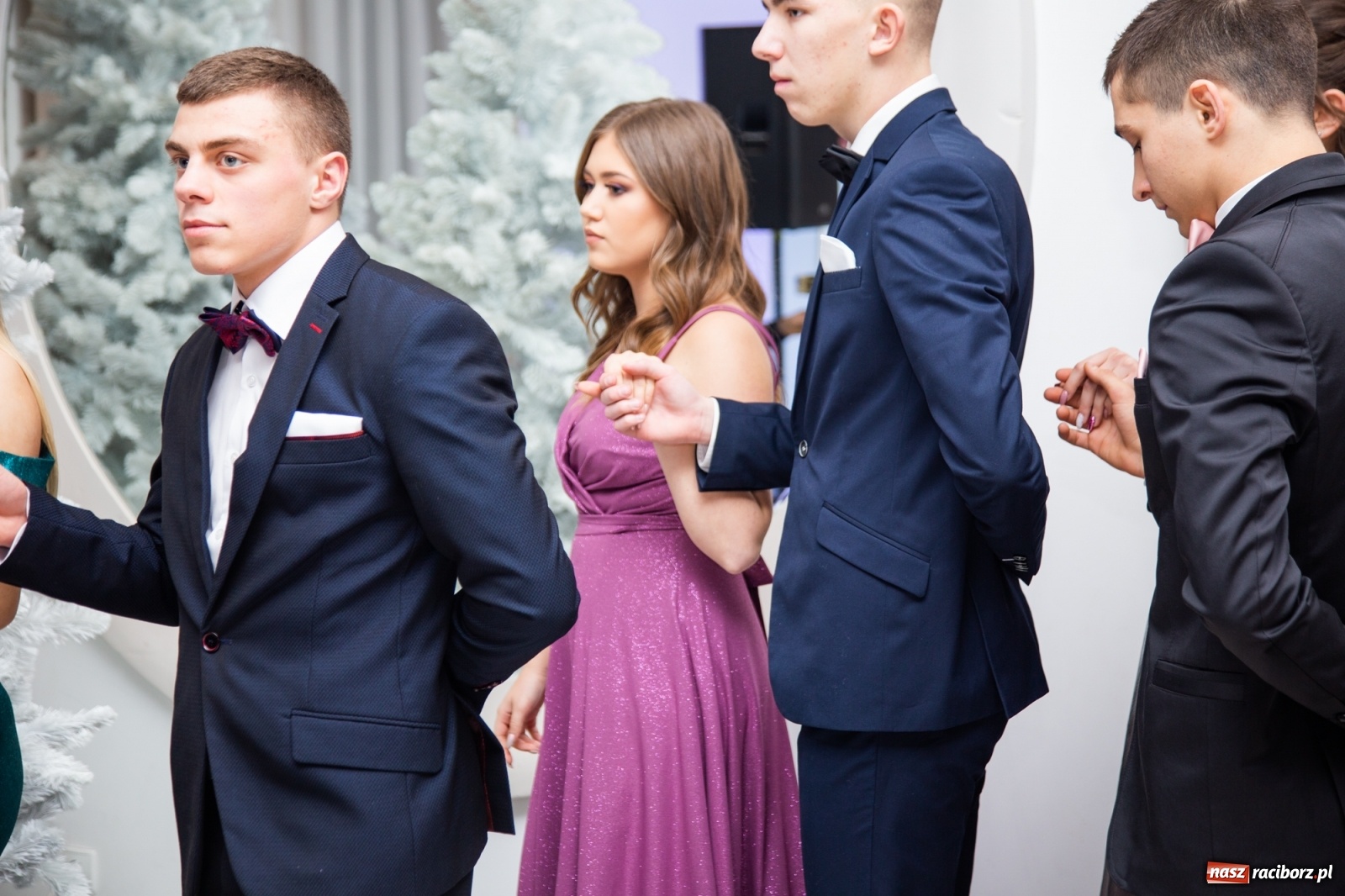 Zdjęcie w galerii na portalu naszraciborz.pl: Sportowcy i mundurowcy z ZSOMS Racibórz otworzyli sezon studniówek [FOTO i WIDEO] wiadomości z regionu