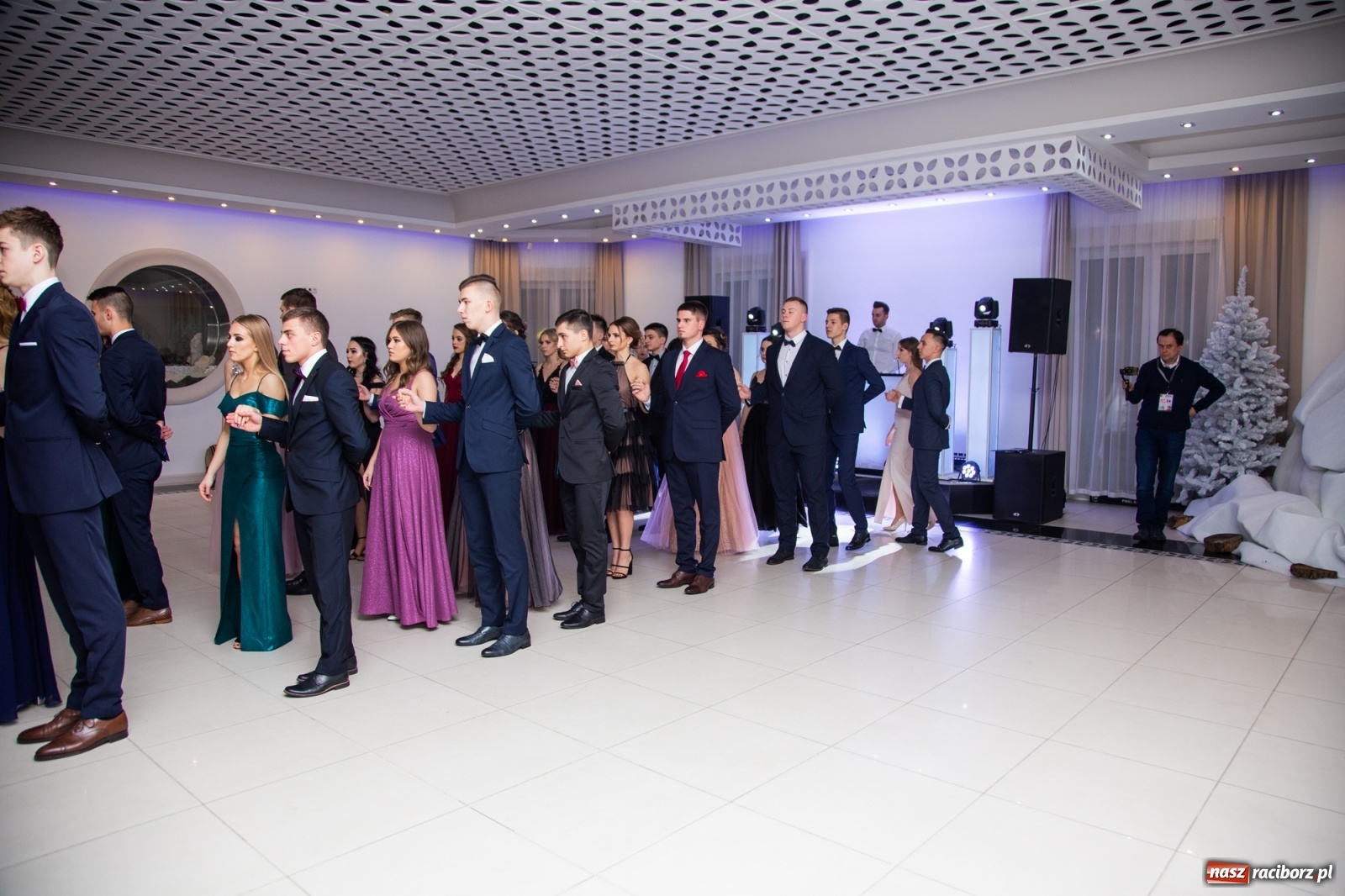 Zdjęcie w galerii na portalu naszraciborz.pl: Sportowcy i mundurowcy z ZSOMS Racibórz otworzyli sezon studniówek [FOTO i WIDEO] wiadomości z regionu