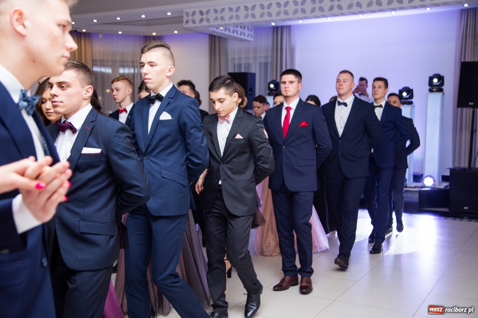 Zdjęcie w galerii na portalu naszraciborz.pl: Sportowcy i mundurowcy z ZSOMS Racibórz otworzyli sezon studniówek [FOTO i WIDEO] wiadomości z regionu