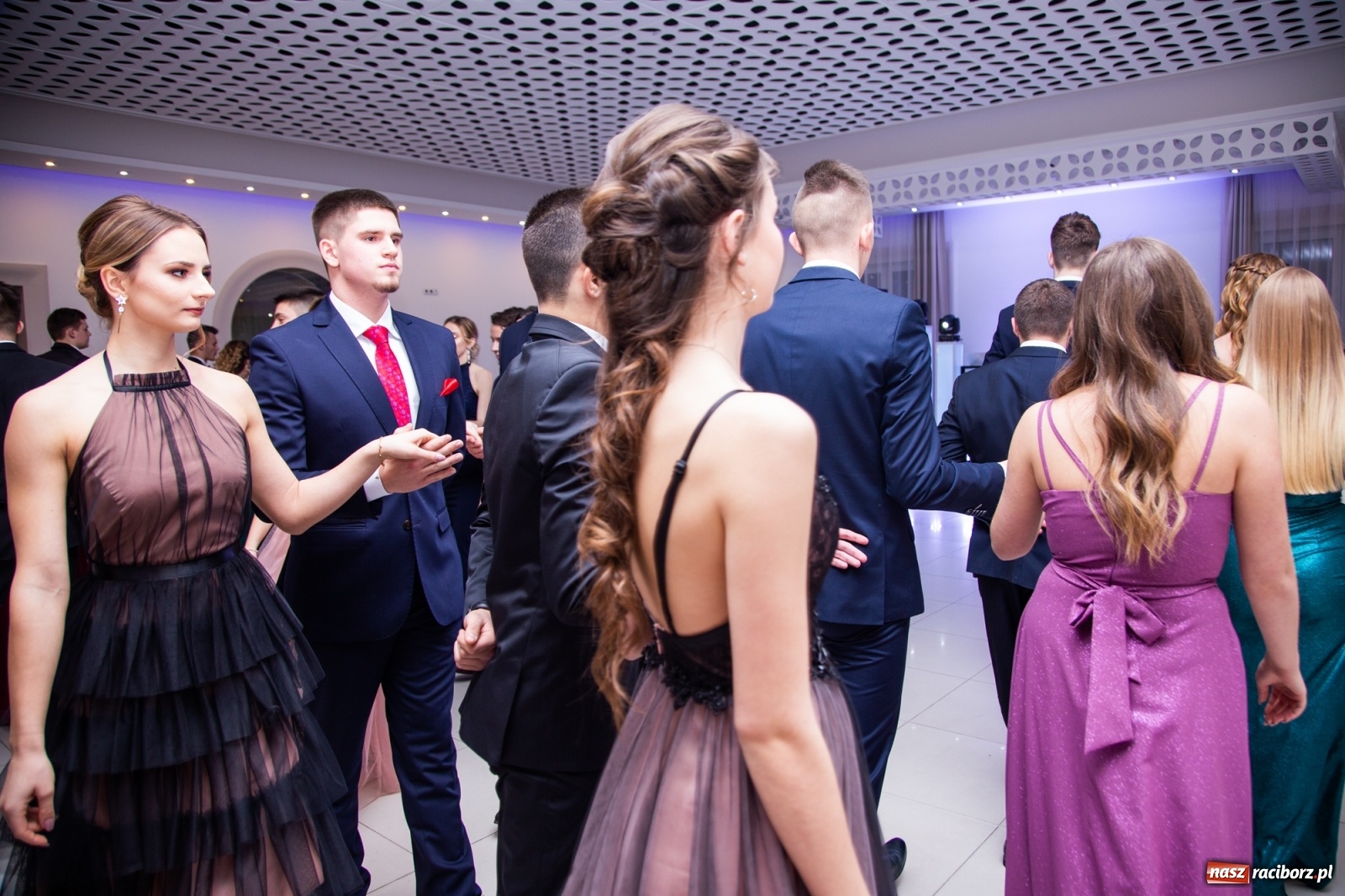 Zdjęcie w galerii na portalu naszraciborz.pl: Sportowcy i mundurowcy z ZSOMS Racibórz otworzyli sezon studniówek [FOTO i WIDEO] wiadomości z regionu