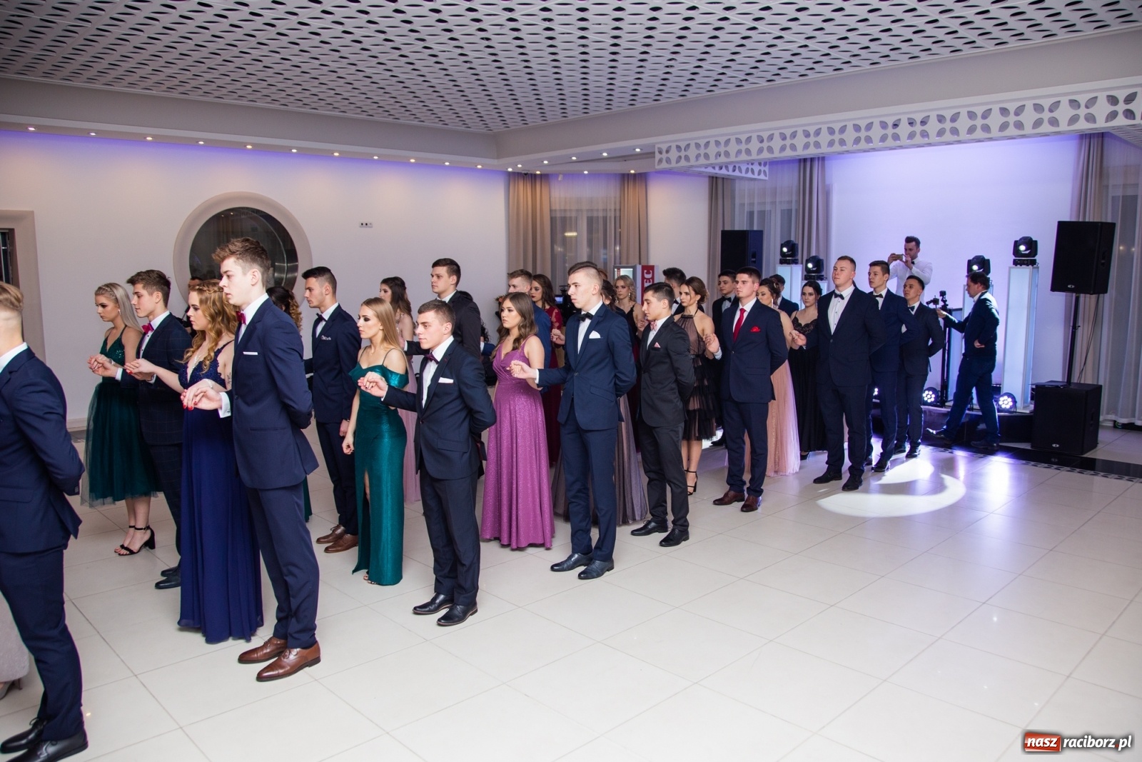 Zdjęcie w galerii na portalu naszraciborz.pl: Sportowcy i mundurowcy z ZSOMS Racibórz otworzyli sezon studniówek [FOTO i WIDEO] wiadomości z regionu