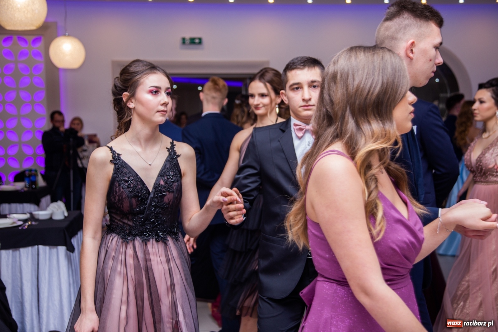 Zdjęcie w galerii na portalu naszraciborz.pl: Sportowcy i mundurowcy z ZSOMS Racibórz otworzyli sezon studniówek [FOTO i WIDEO] wiadomości z regionu