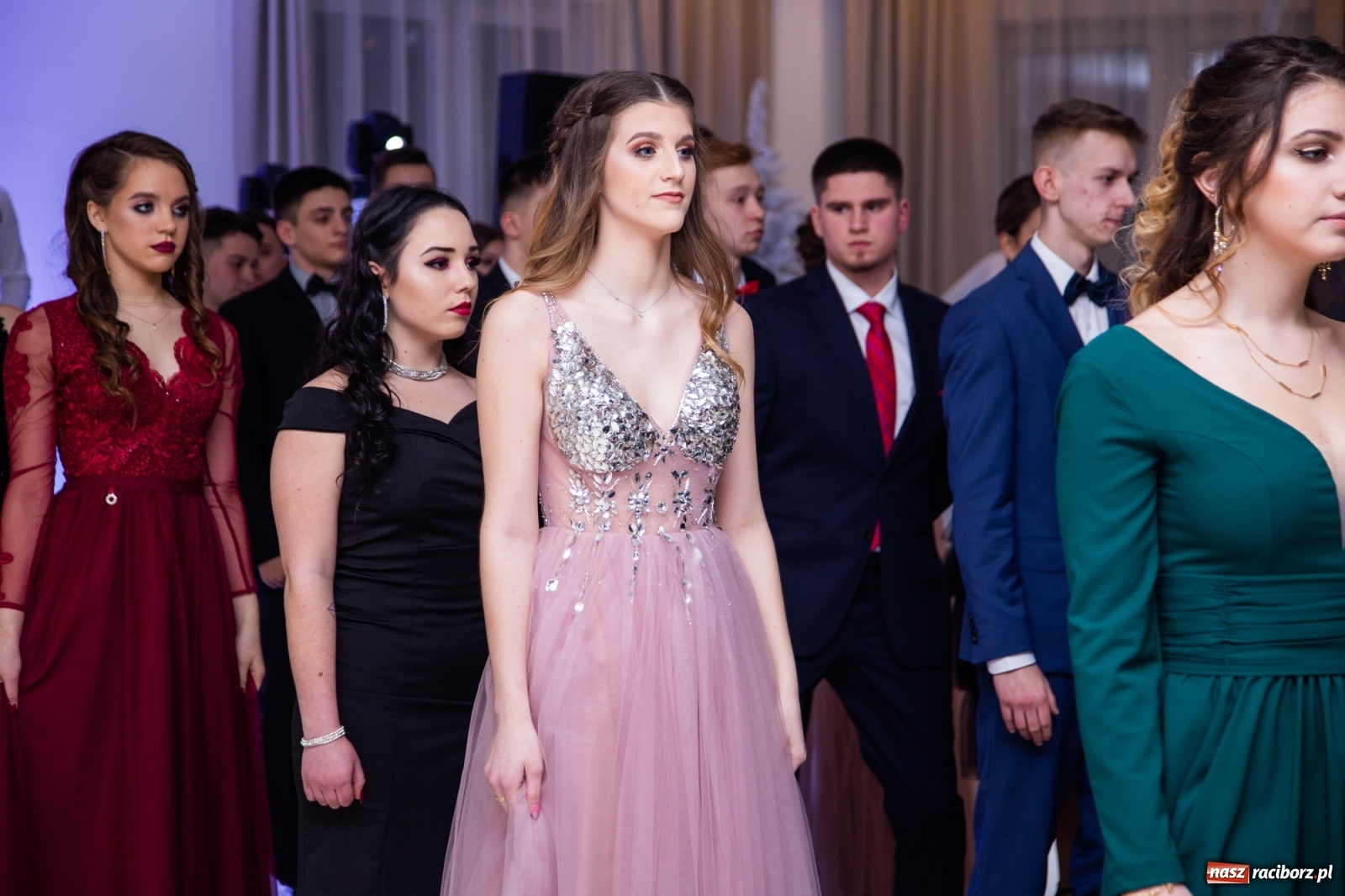 Zdjęcie w galerii na portalu naszraciborz.pl: Sportowcy i mundurowcy z ZSOMS Racibórz otworzyli sezon studniówek [FOTO i WIDEO] wiadomości z regionu