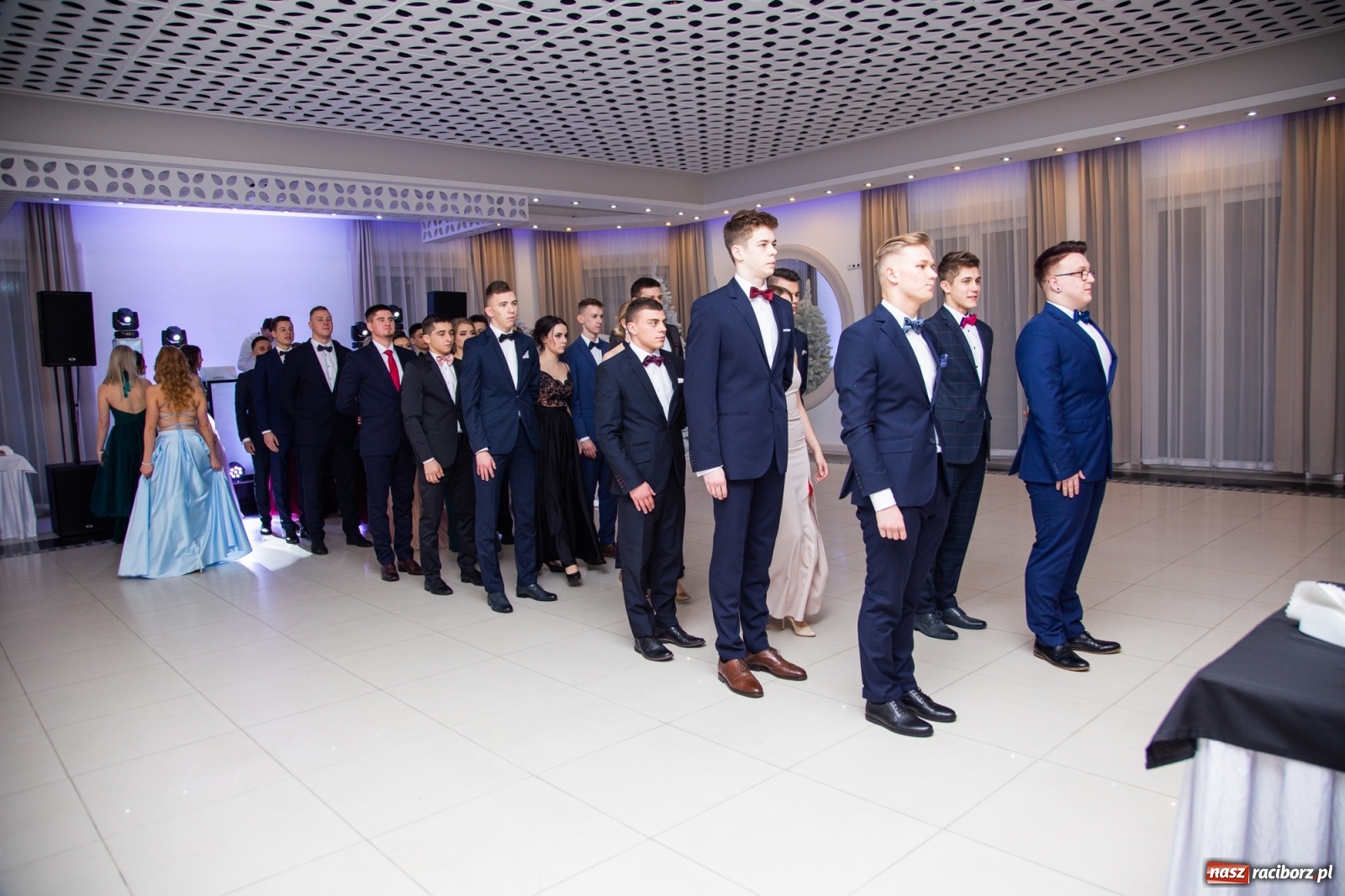 Zdjęcie w galerii na portalu naszraciborz.pl: Sportowcy i mundurowcy z ZSOMS Racibórz otworzyli sezon studniówek [FOTO i WIDEO] wiadomości z regionu