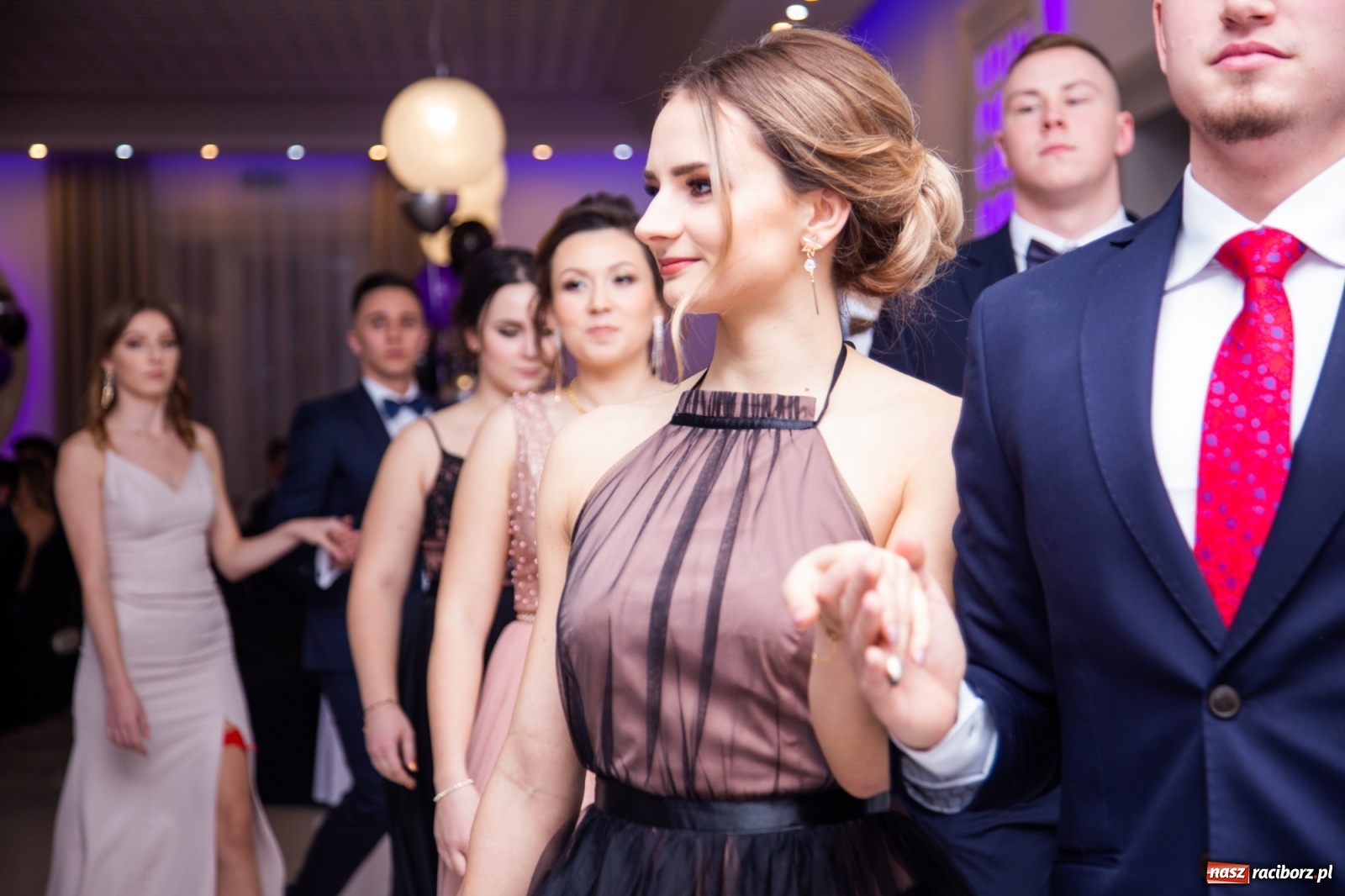 Zdjęcie w galerii na portalu naszraciborz.pl: Sportowcy i mundurowcy z ZSOMS Racibórz otworzyli sezon studniówek [FOTO i WIDEO] wiadomości z regionu