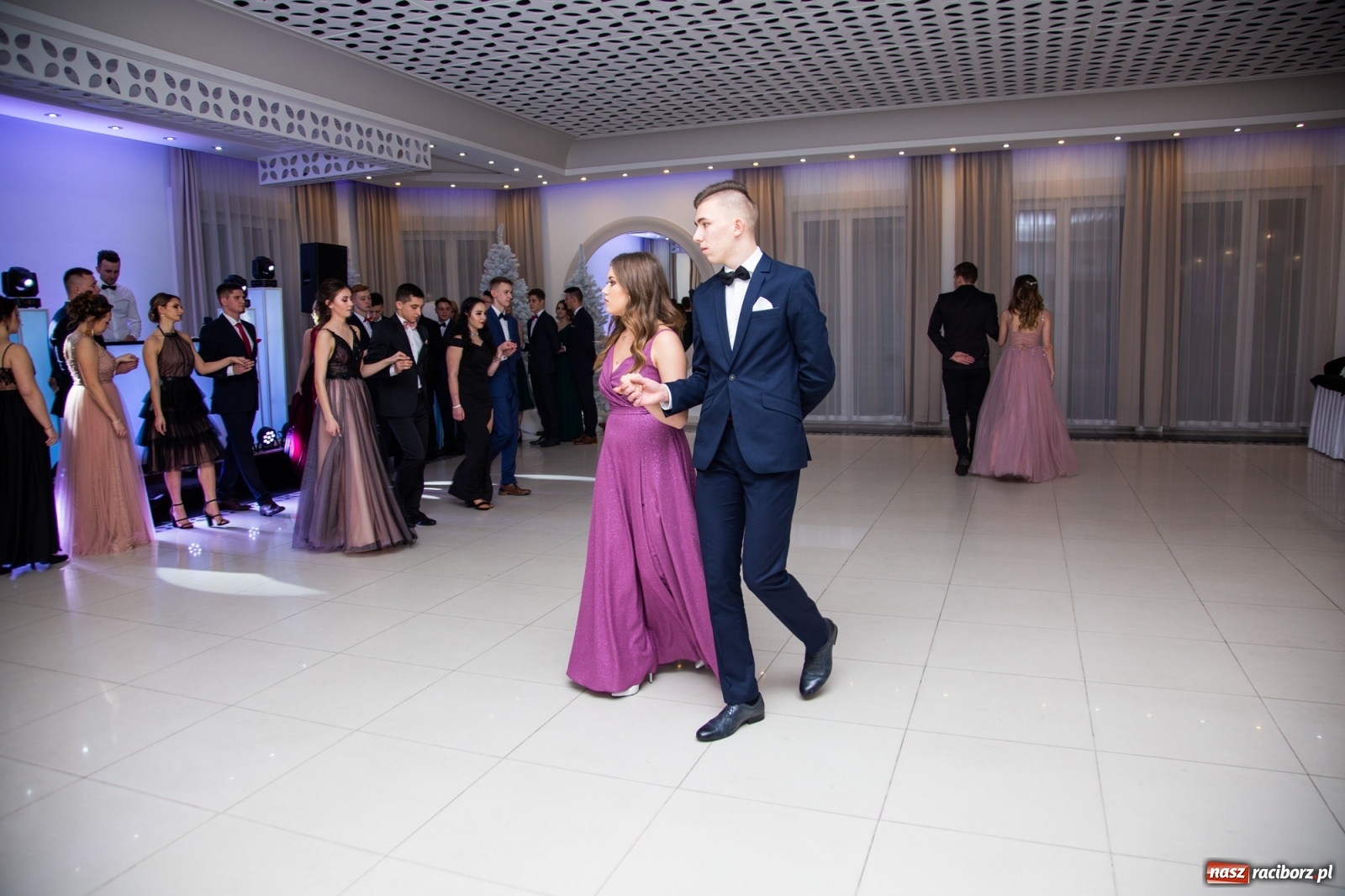 Zdjęcie w galerii na portalu naszraciborz.pl: Sportowcy i mundurowcy z ZSOMS Racibórz otworzyli sezon studniówek [FOTO i WIDEO] wiadomości z regionu