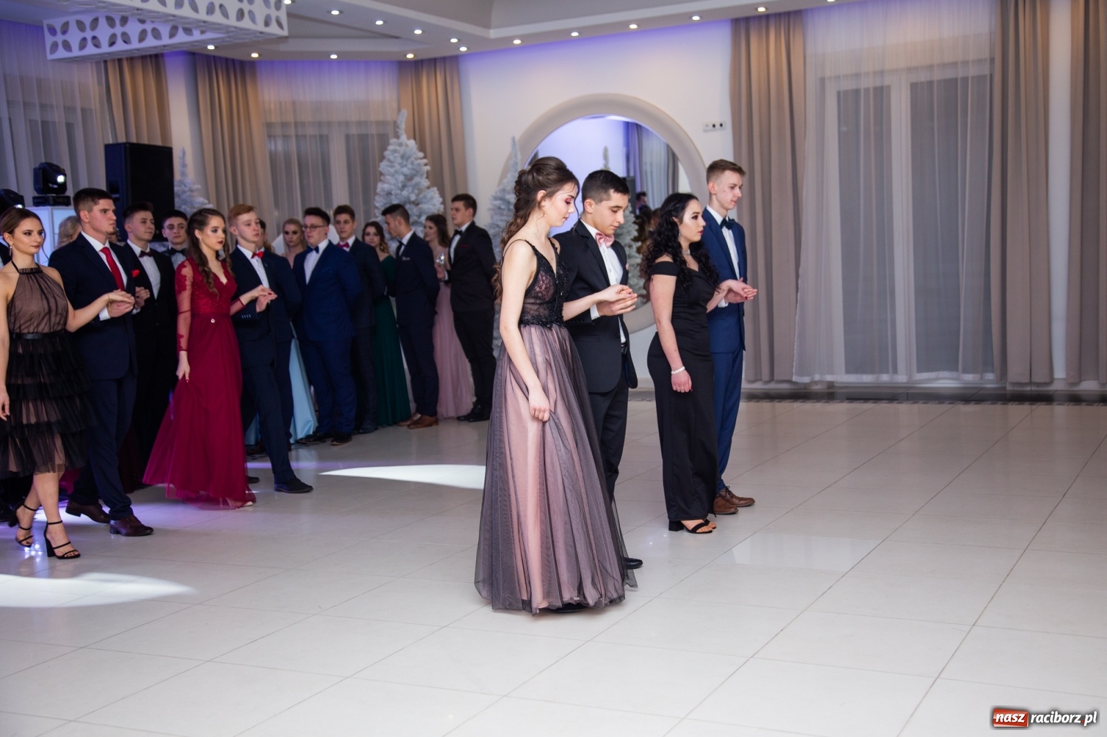 Zdjęcie w galerii na portalu naszraciborz.pl: Sportowcy i mundurowcy z ZSOMS Racibórz otworzyli sezon studniówek [FOTO i WIDEO] wiadomości z regionu