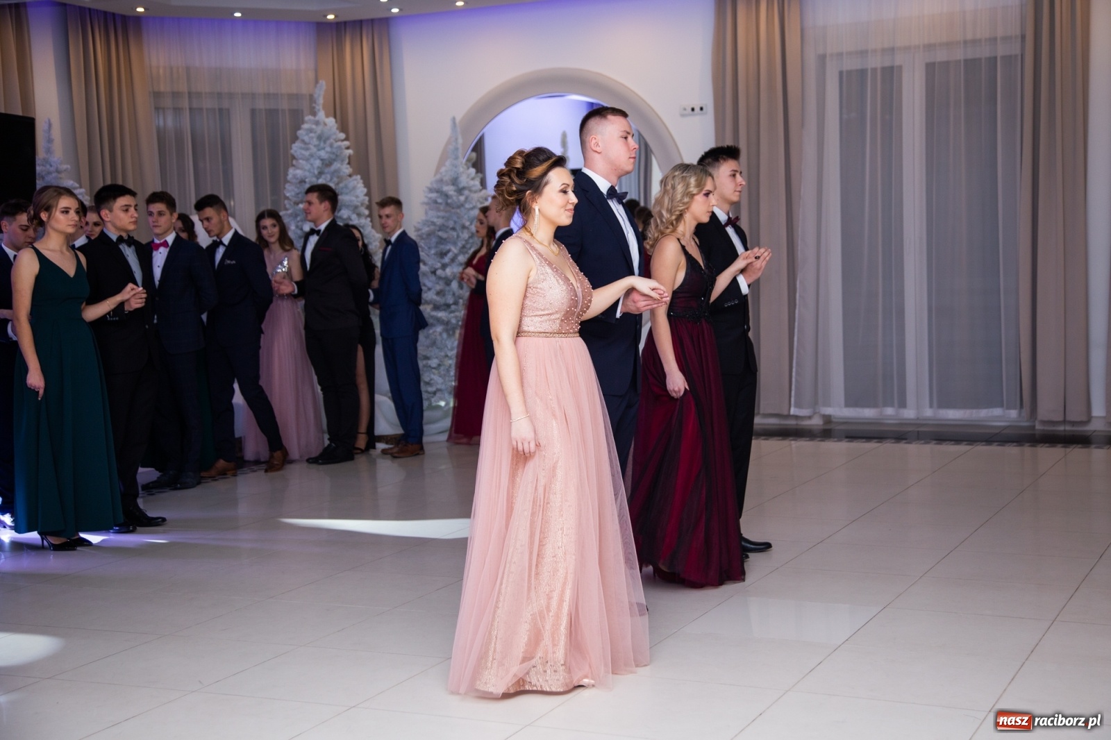 Zdjęcie w galerii na portalu naszraciborz.pl: Sportowcy i mundurowcy z ZSOMS Racibórz otworzyli sezon studniówek [FOTO i WIDEO] wiadomości z regionu