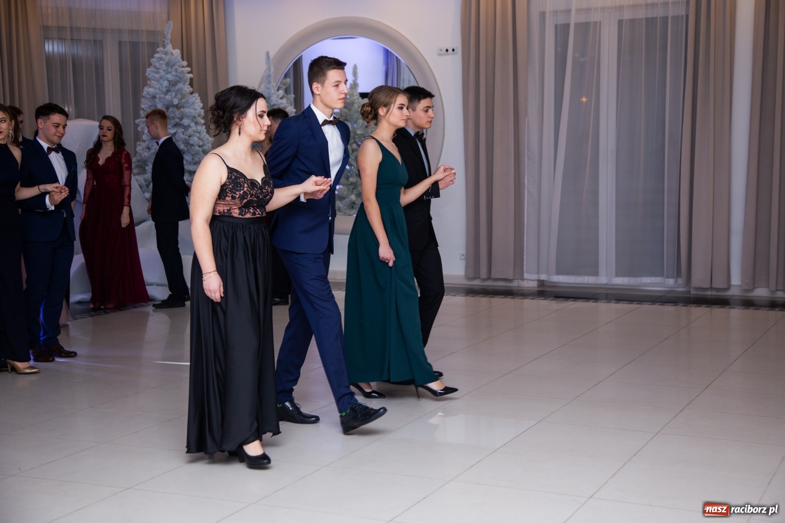 Zdjęcie w galerii na portalu naszraciborz.pl: Sportowcy i mundurowcy z ZSOMS Racibórz otworzyli sezon studniówek [FOTO i WIDEO] wiadomości z regionu