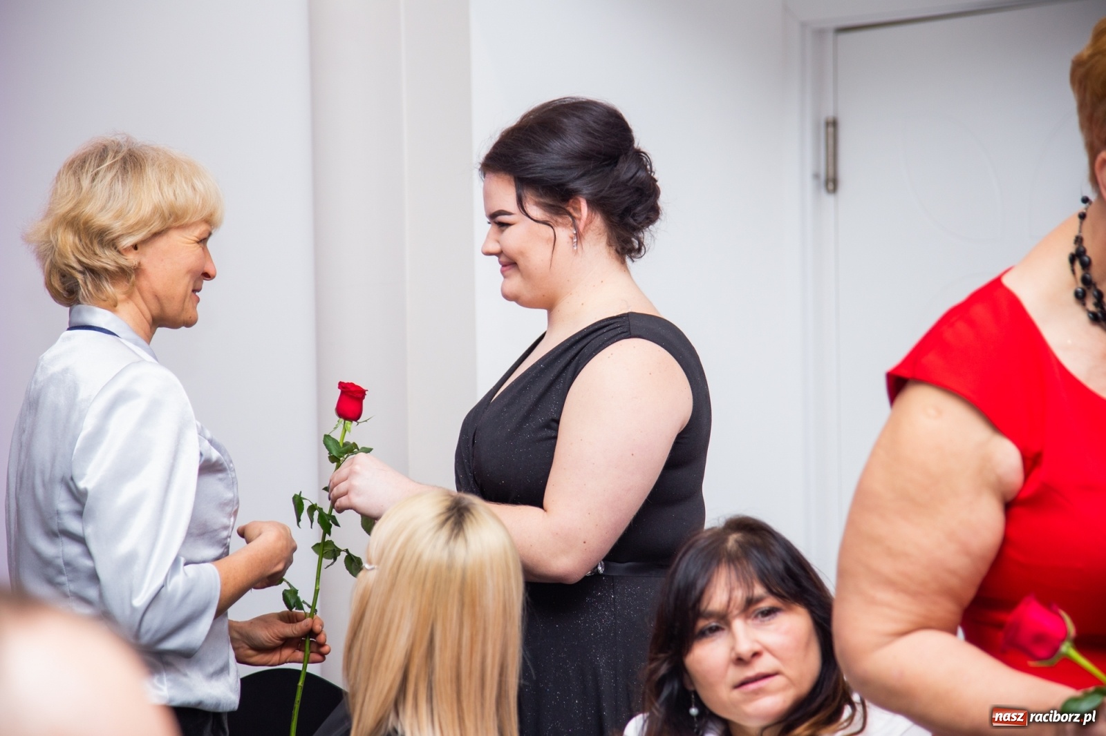 Zdjęcie w galerii na portalu naszraciborz.pl: Sportowcy i mundurowcy z ZSOMS Racibórz otworzyli sezon studniówek [FOTO i WIDEO] wiadomości z regionu