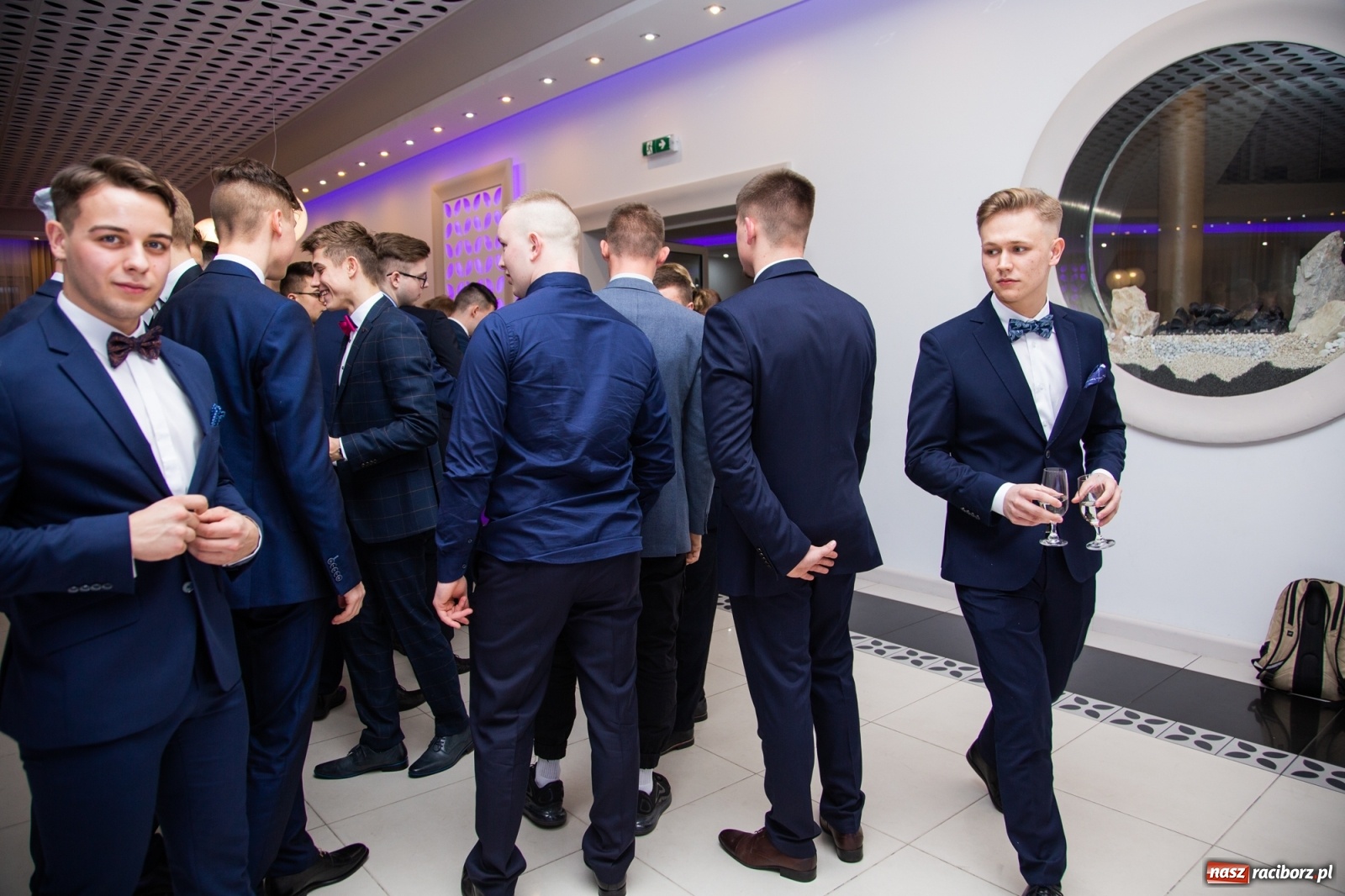 Zdjęcie w galerii na portalu naszraciborz.pl: Sportowcy i mundurowcy z ZSOMS Racibórz otworzyli sezon studniówek [FOTO i WIDEO] wiadomości z regionu