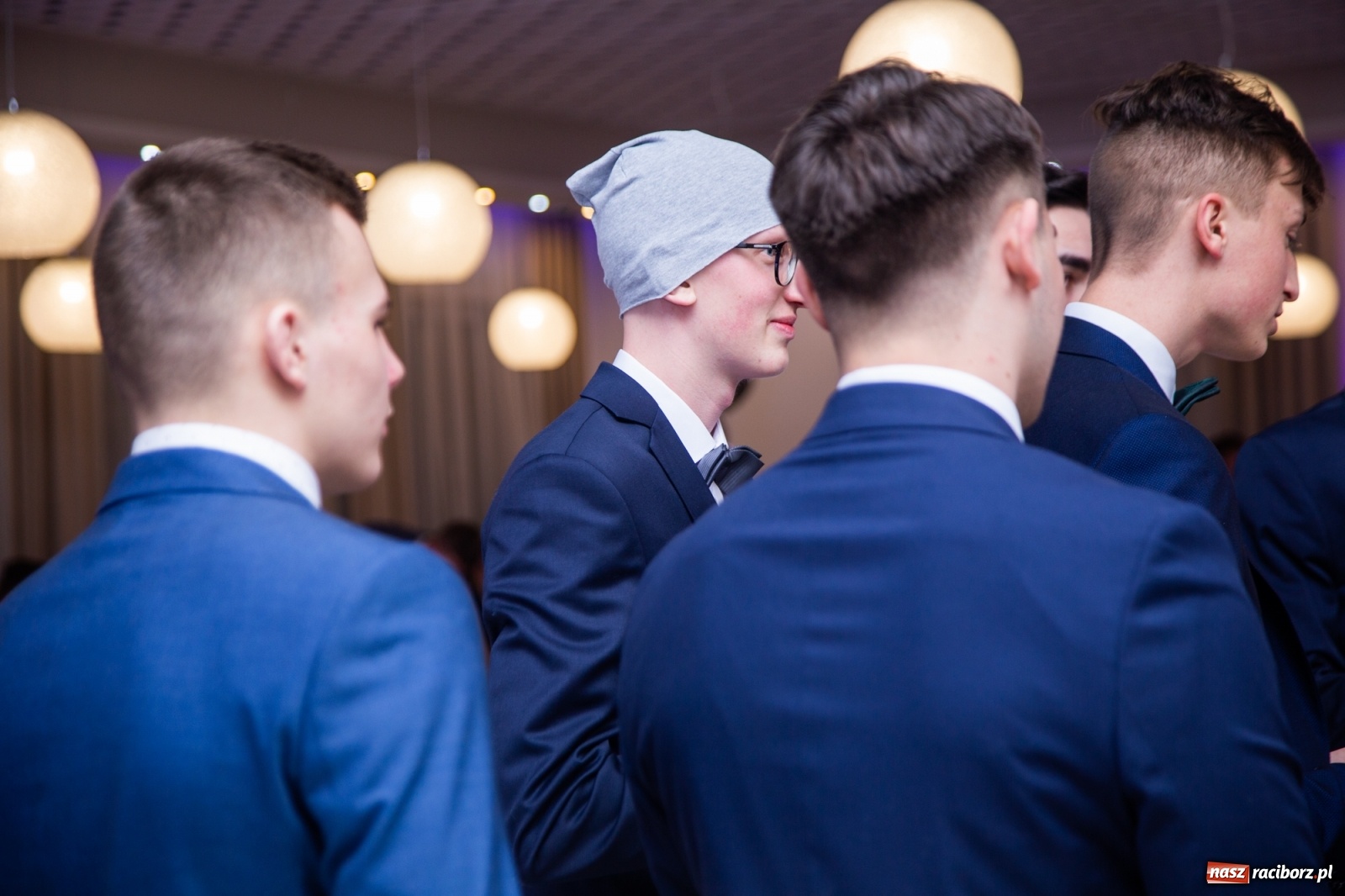 Zdjęcie w galerii na portalu naszraciborz.pl: Sportowcy i mundurowcy z ZSOMS Racibórz otworzyli sezon studniówek [FOTO i WIDEO] wiadomości z regionu