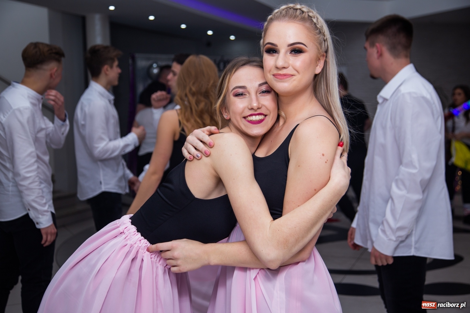 Zdjęcie w galerii na portalu naszraciborz.pl: Sportowcy i mundurowcy z ZSOMS Racibórz otworzyli sezon studniówek [FOTO i WIDEO] wiadomości z regionu